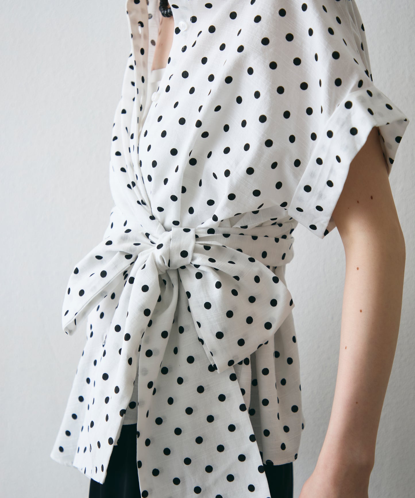 脇リボンフレンチスリーブシャツ