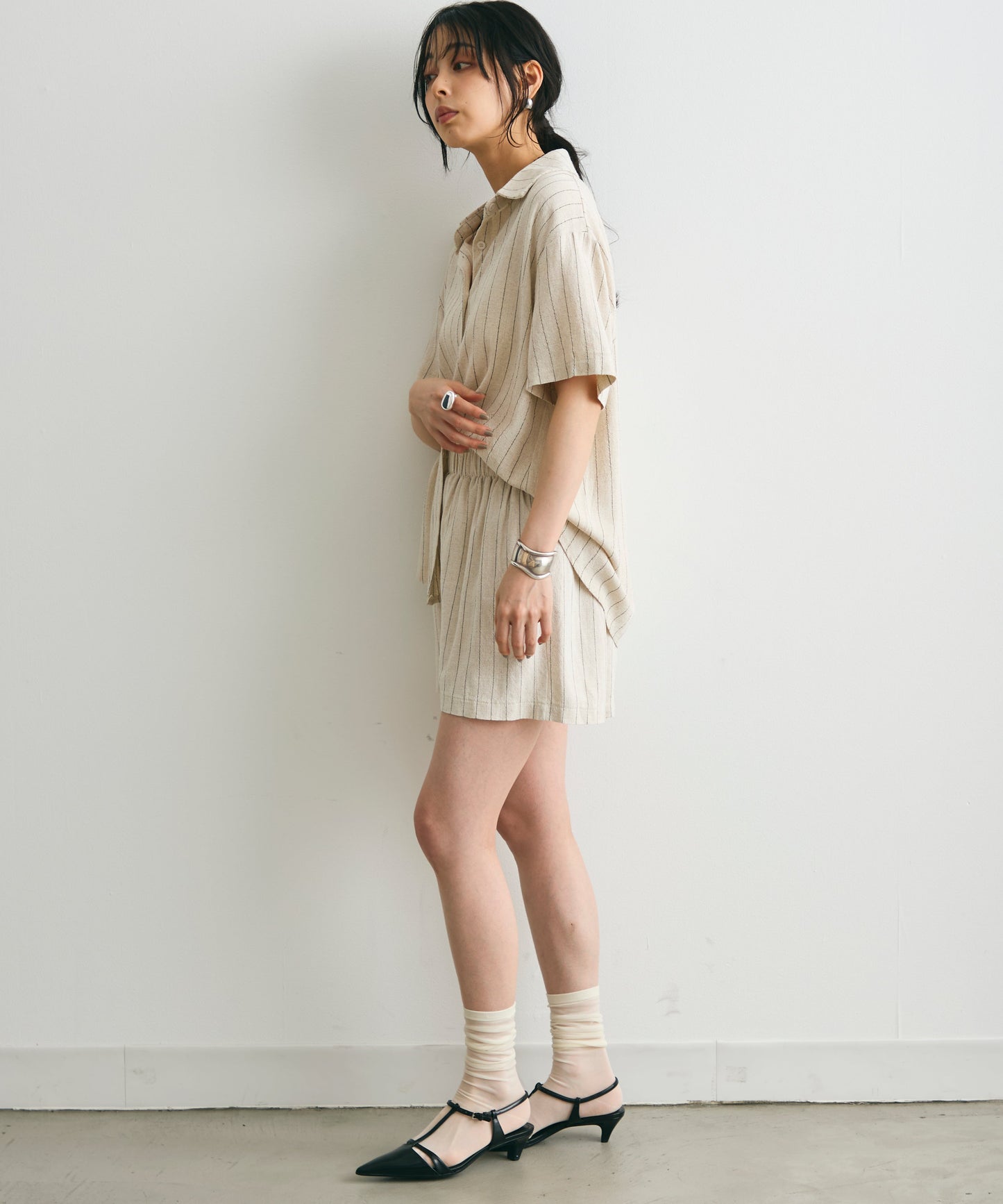 リネン混ピンストライプ半袖シャツ&ショートパンツ
