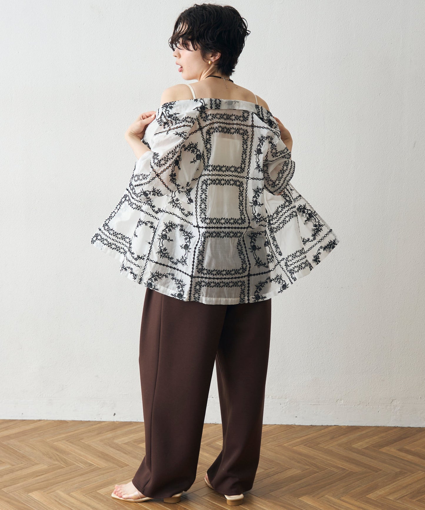パッチワーク風刺繍半袖シャツジャケット