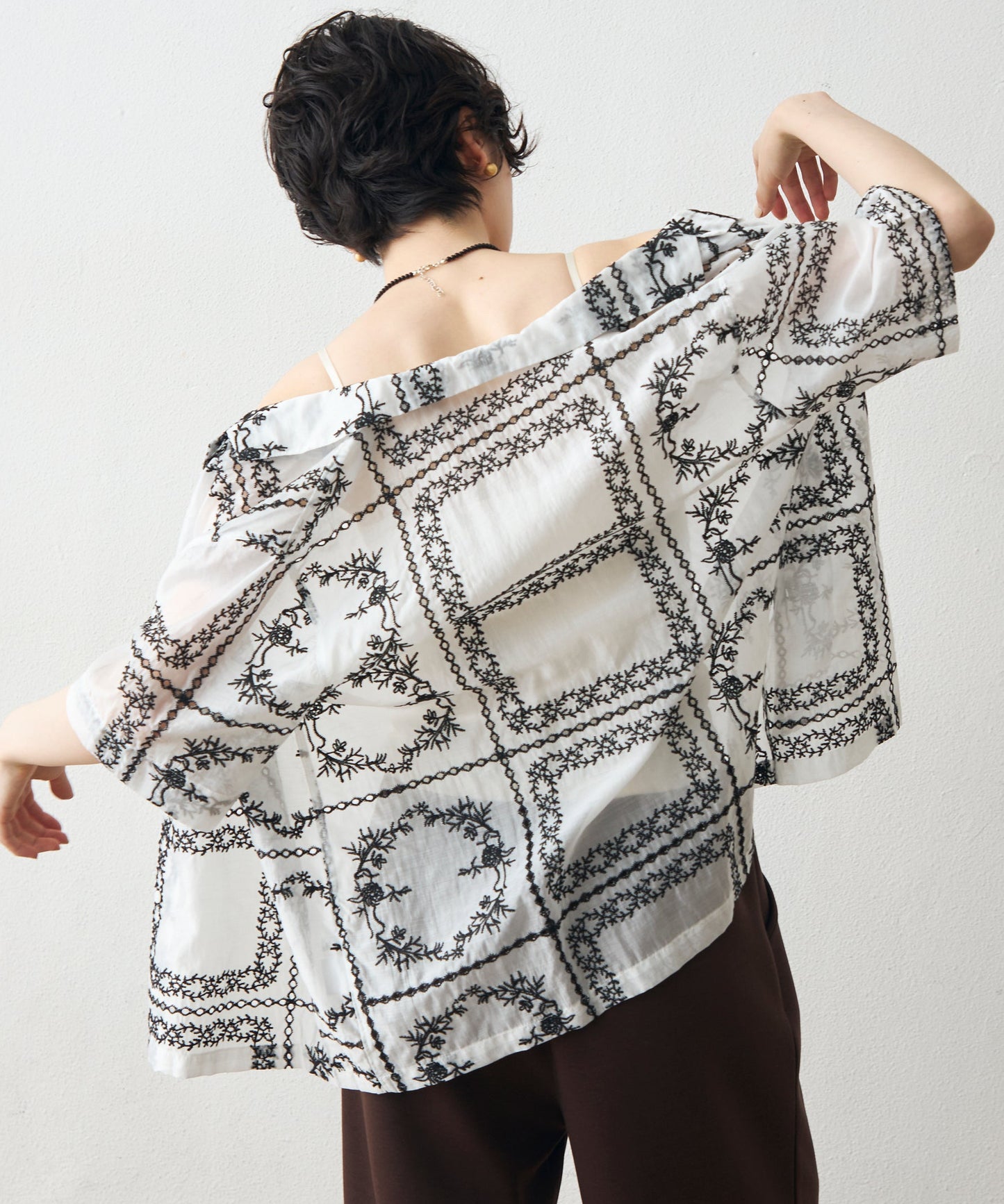 パッチワーク風刺繍半袖シャツジャケット