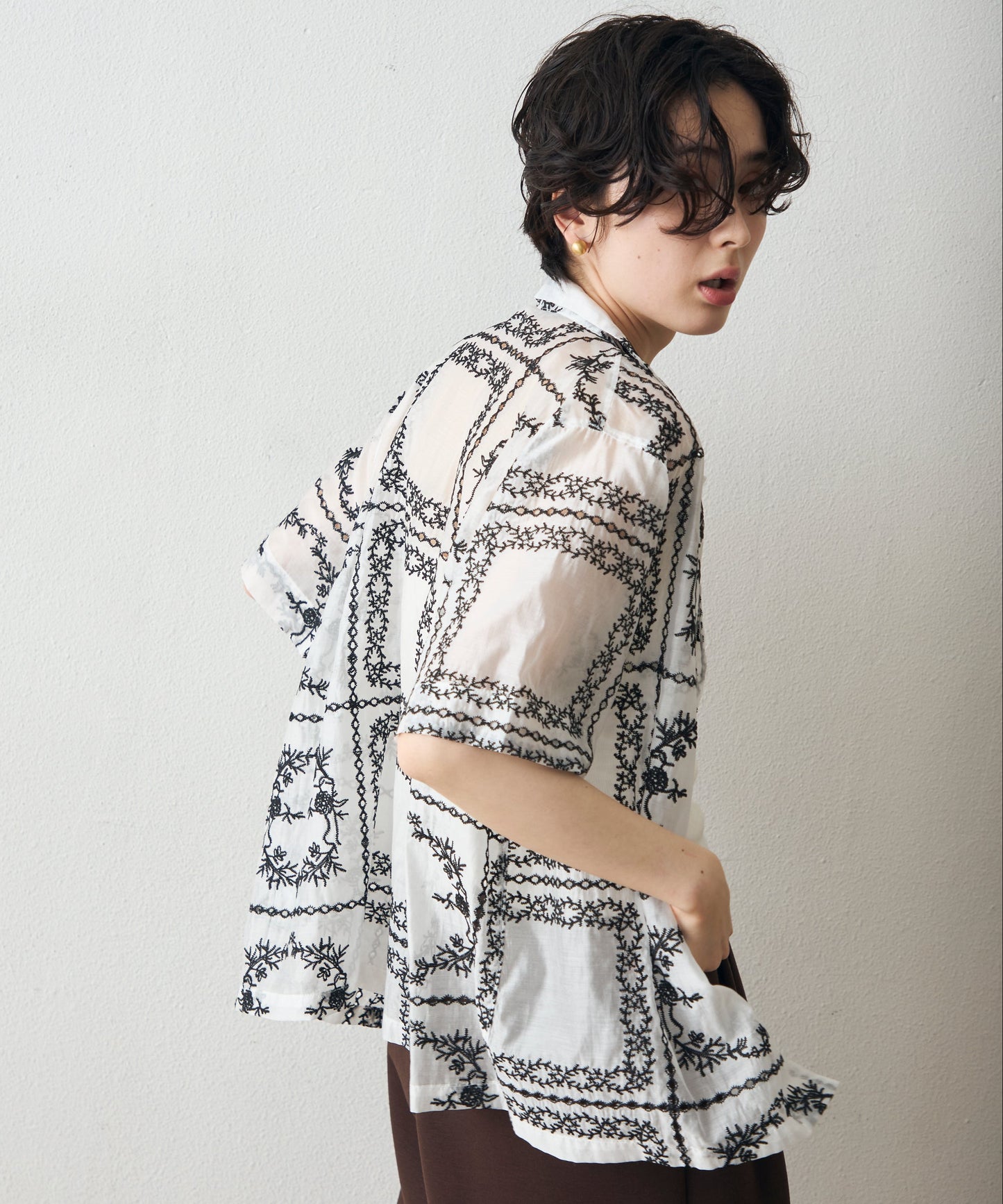 パッチワーク風刺繍半袖シャツジャケット