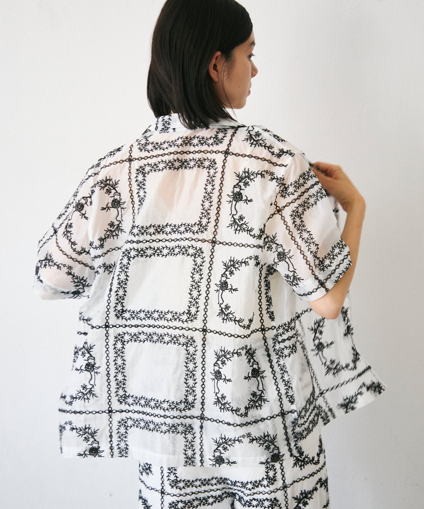 パッチワーク風刺繍半袖シャツジャケット
