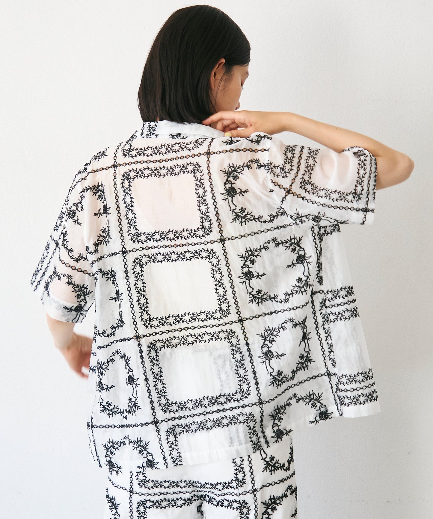 パッチワーク風刺繍半袖シャツジャケット