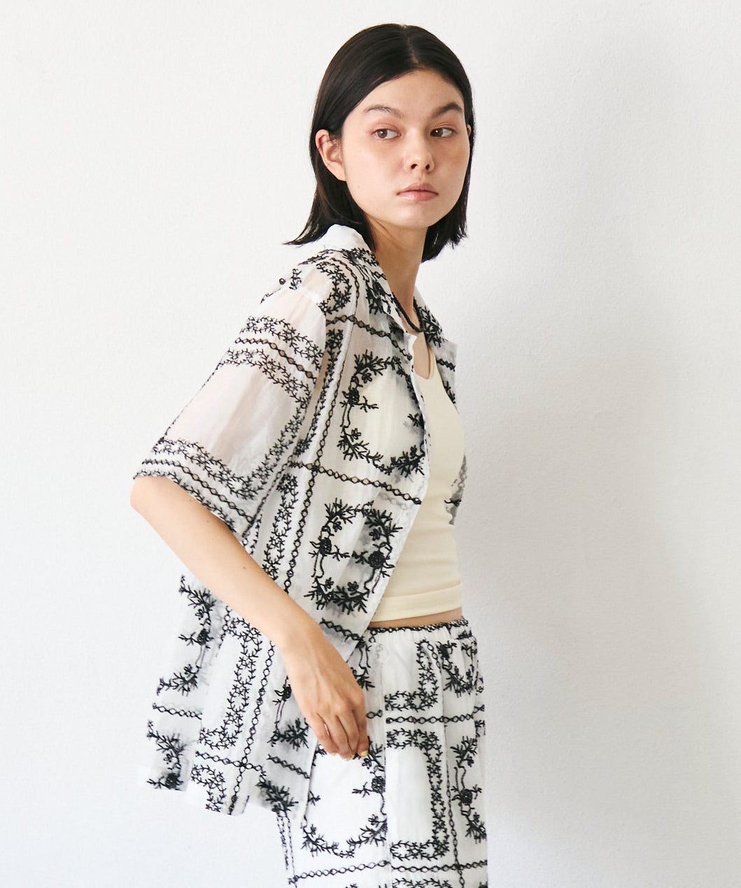 パッチワーク風刺繍半袖シャツジャケット