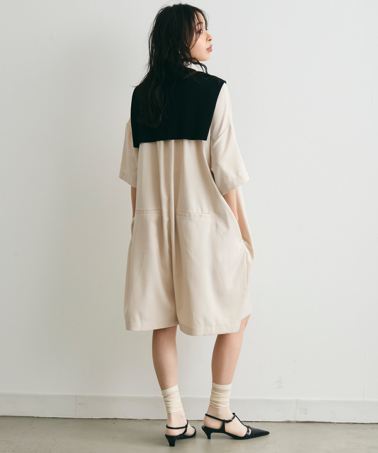 ウエストベルト付きショート丈オールインワン