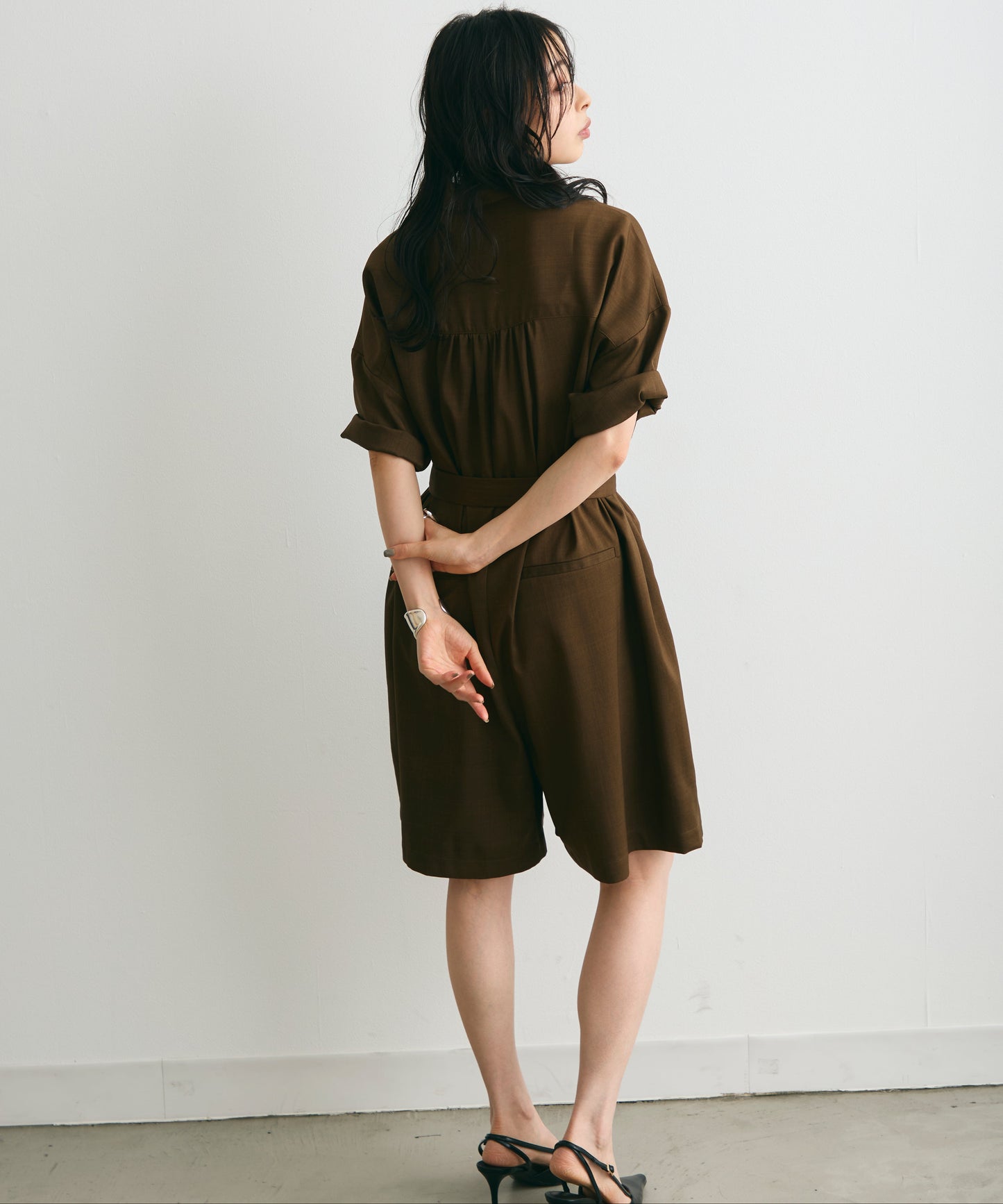 ウエストベルト付きショート丈オールインワン