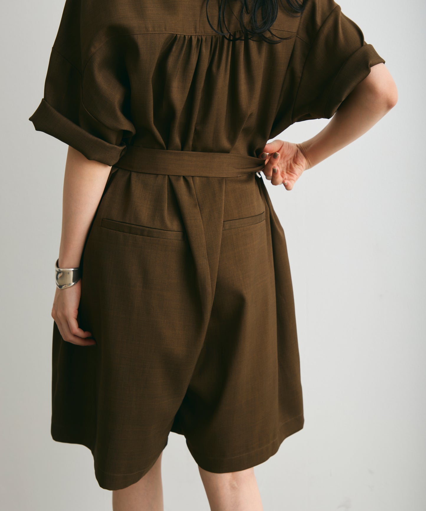 ウエストベルト付きショート丈オールインワン