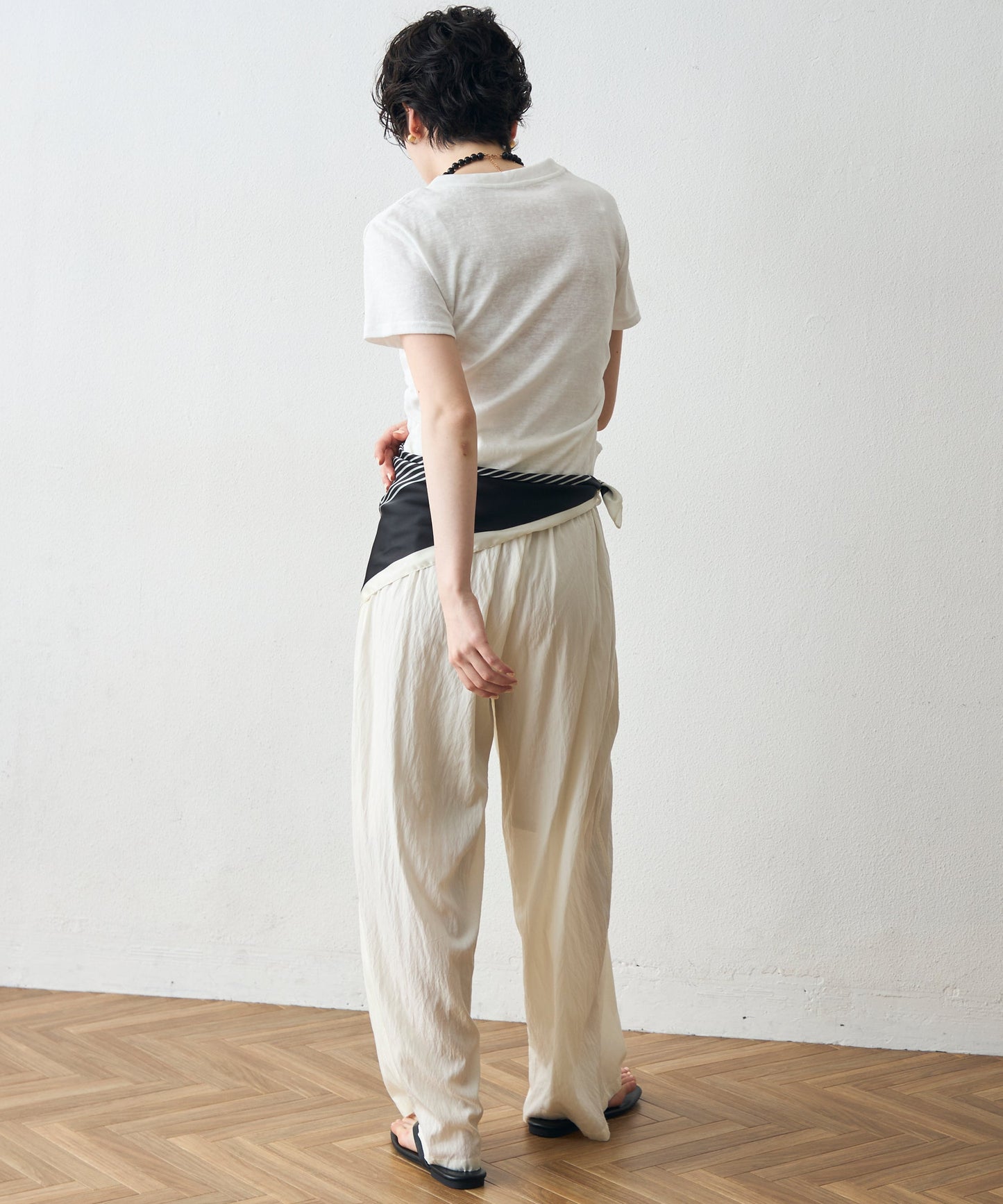 レースレイヤードライクVネックTシャツ