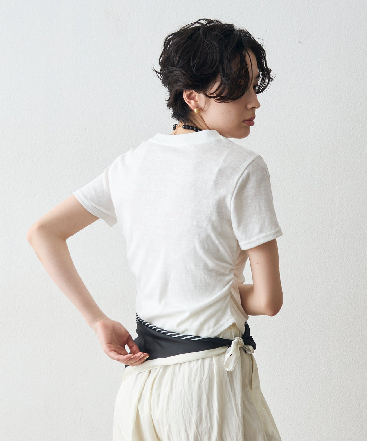 レースレイヤードライクVネックTシャツ
