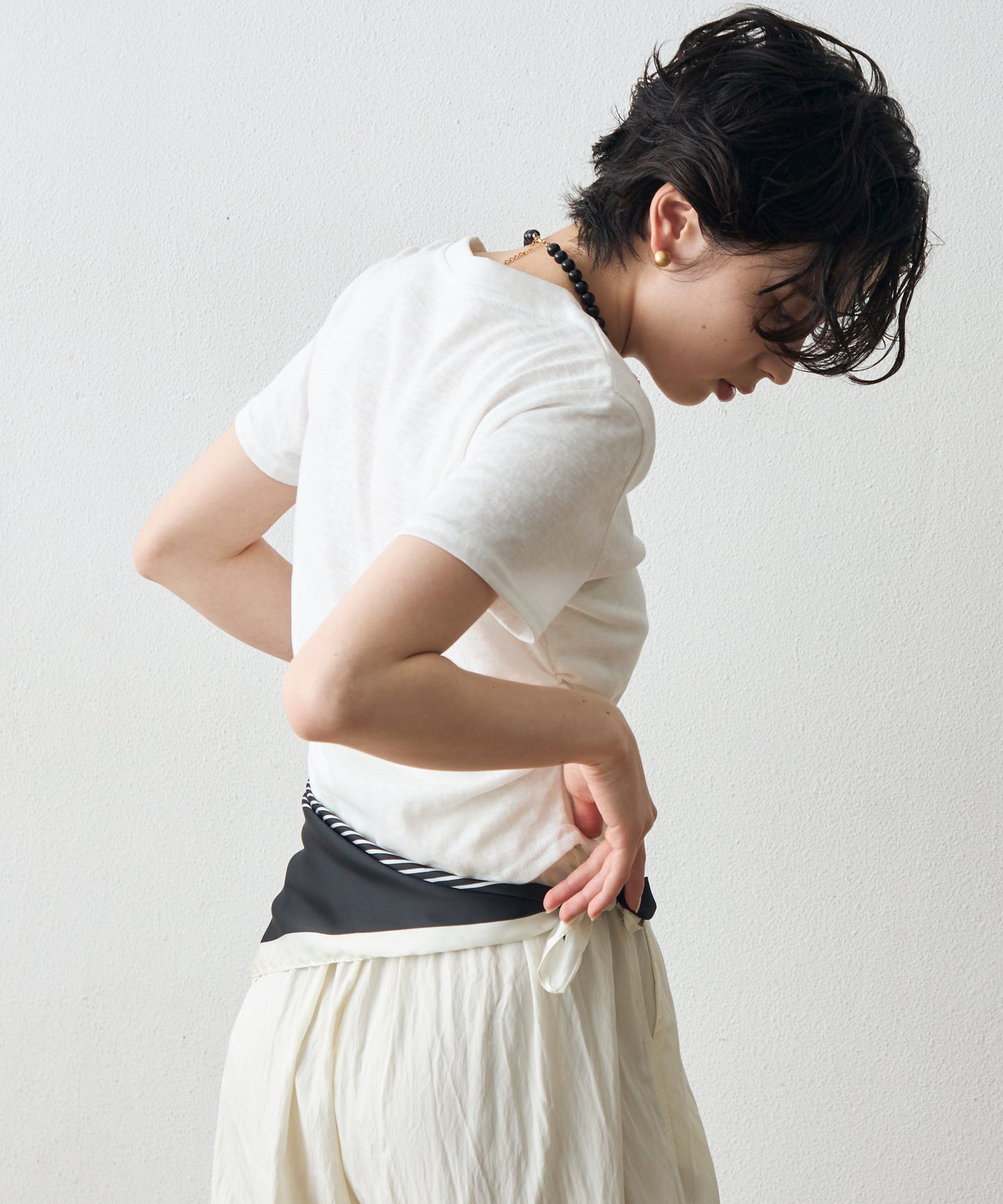 レースレイヤードライクVネックTシャツ