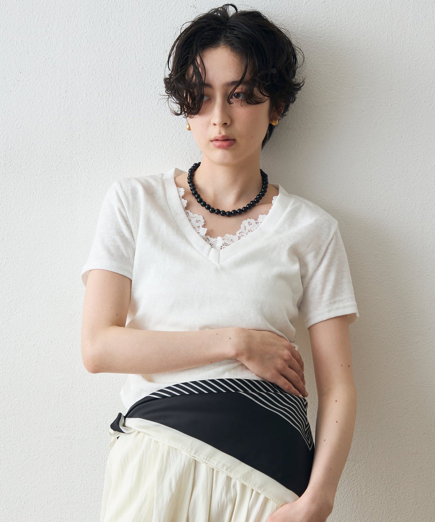 レースレイヤードライクVネックTシャツ