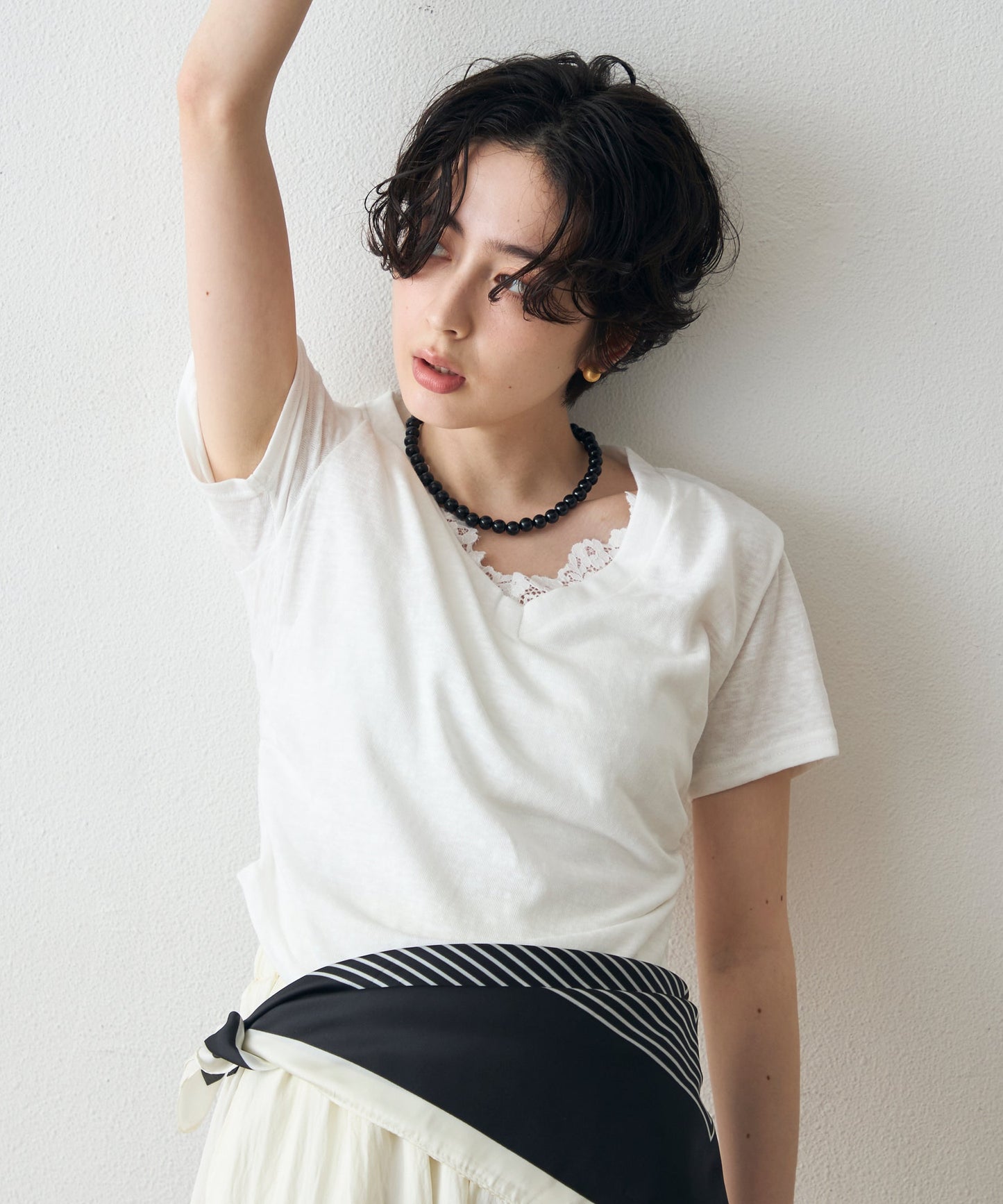 レースレイヤードライクVネックTシャツ