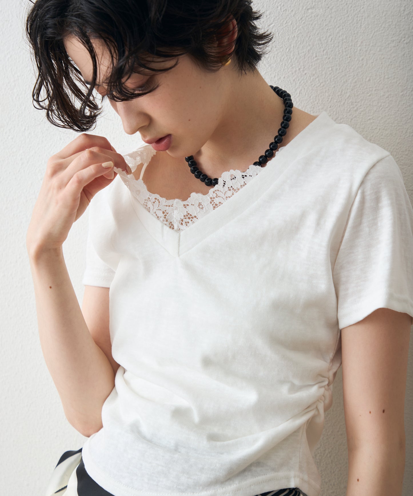 レースレイヤードライクVネックTシャツ
