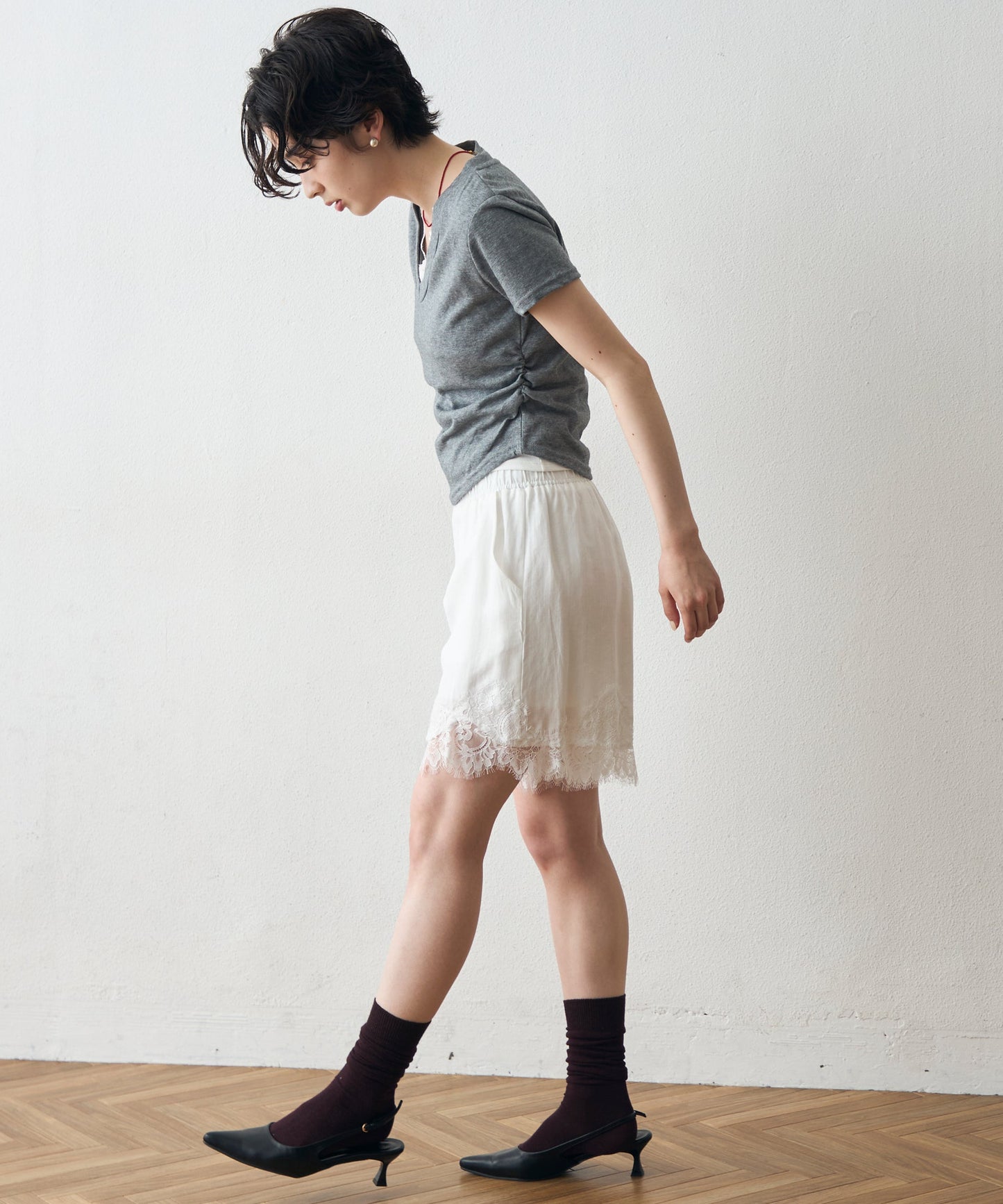 レースレイヤードライクVネックTシャツ