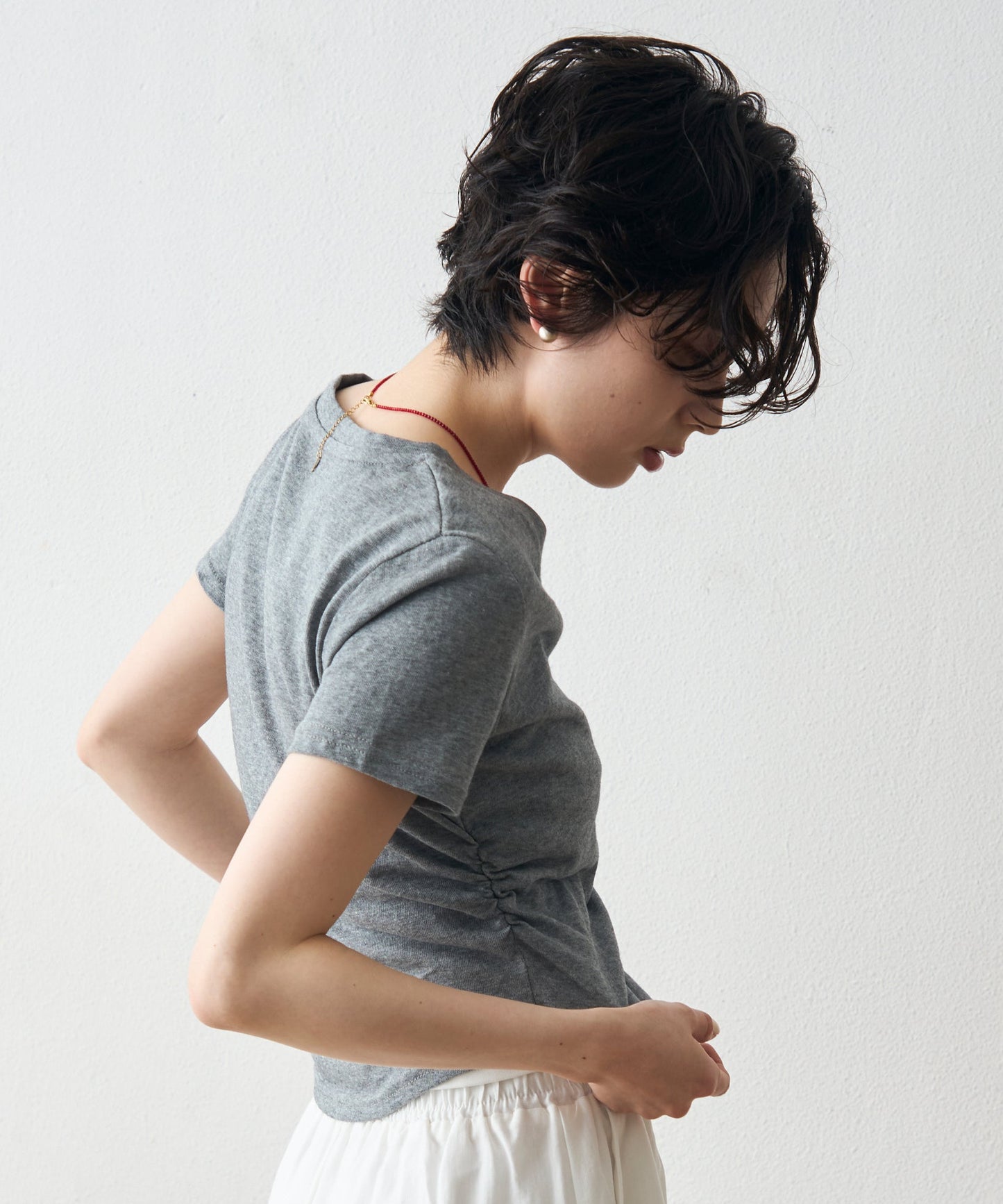 レースレイヤードライクVネックTシャツ