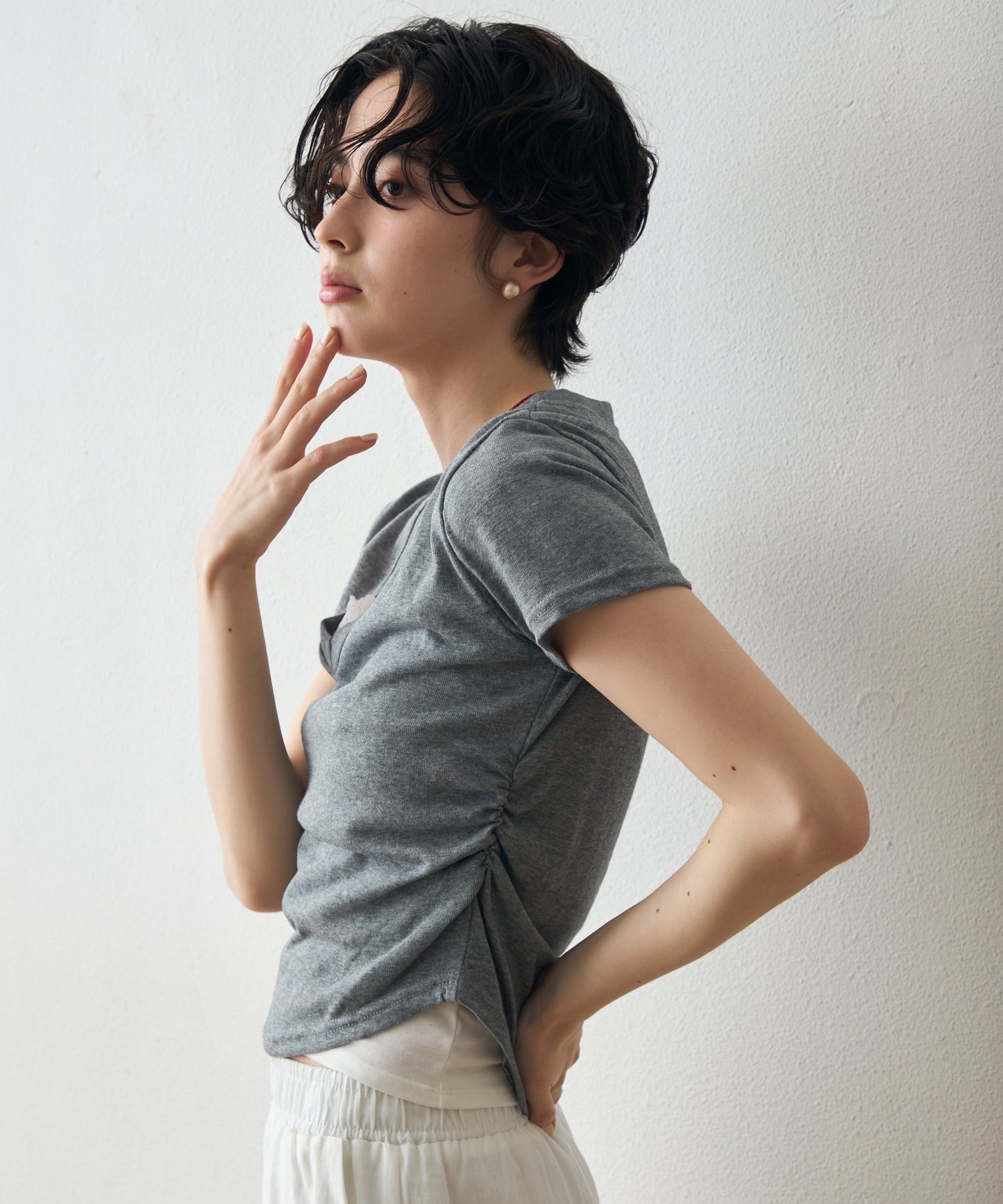 レースレイヤードライクVネックTシャツ