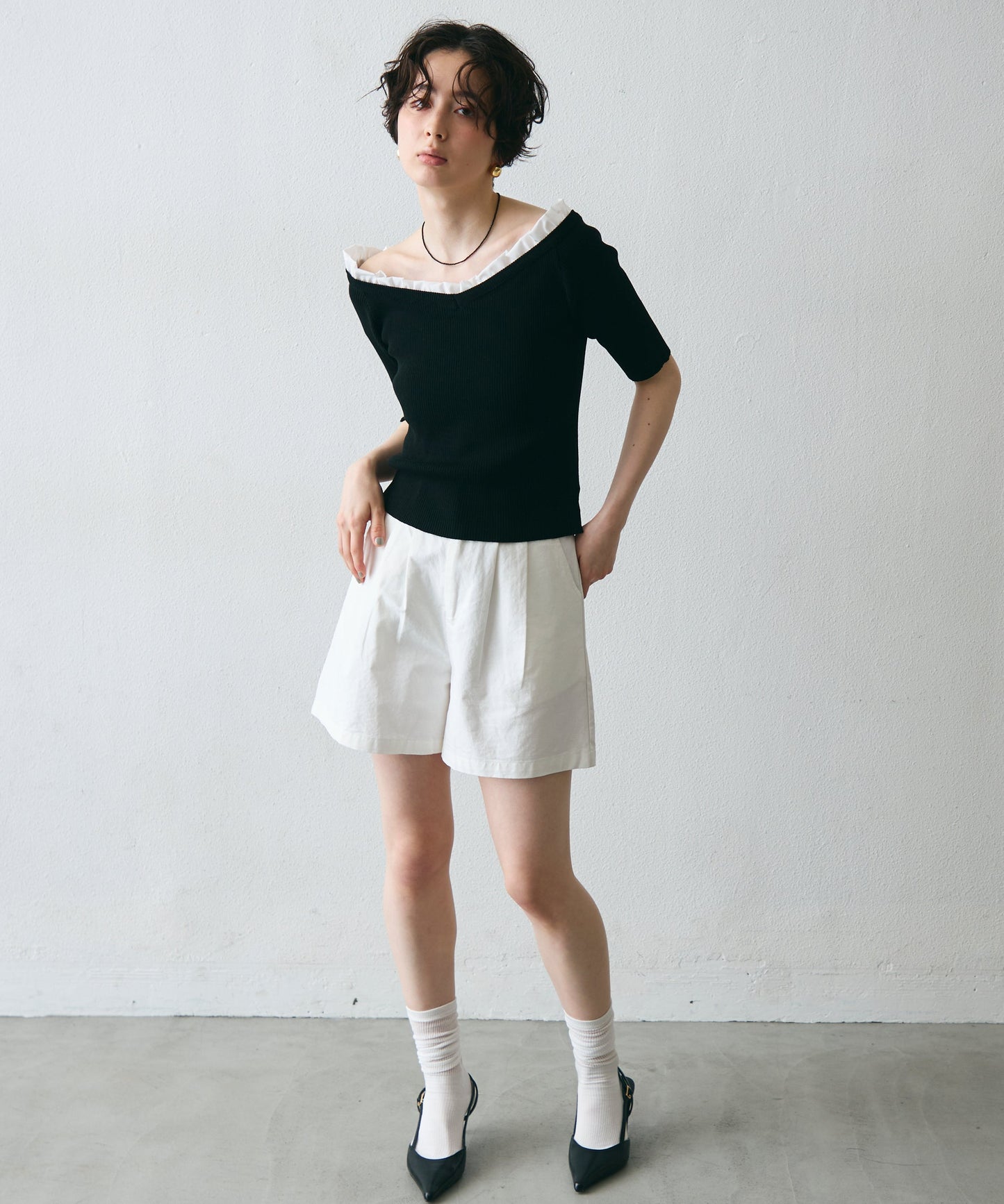 フリル付きオフショルプルオーバー