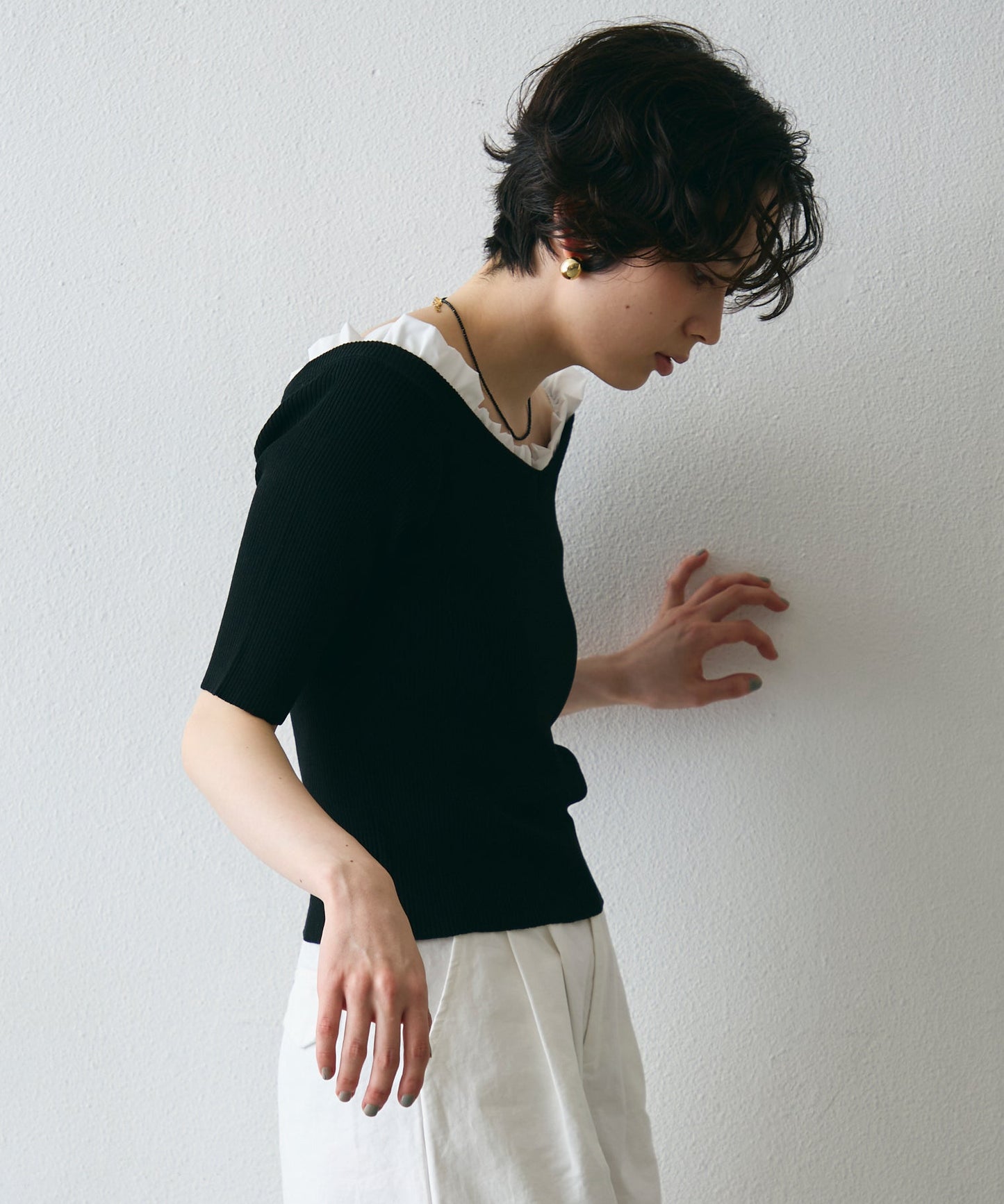 フリル付きオフショルプルオーバー