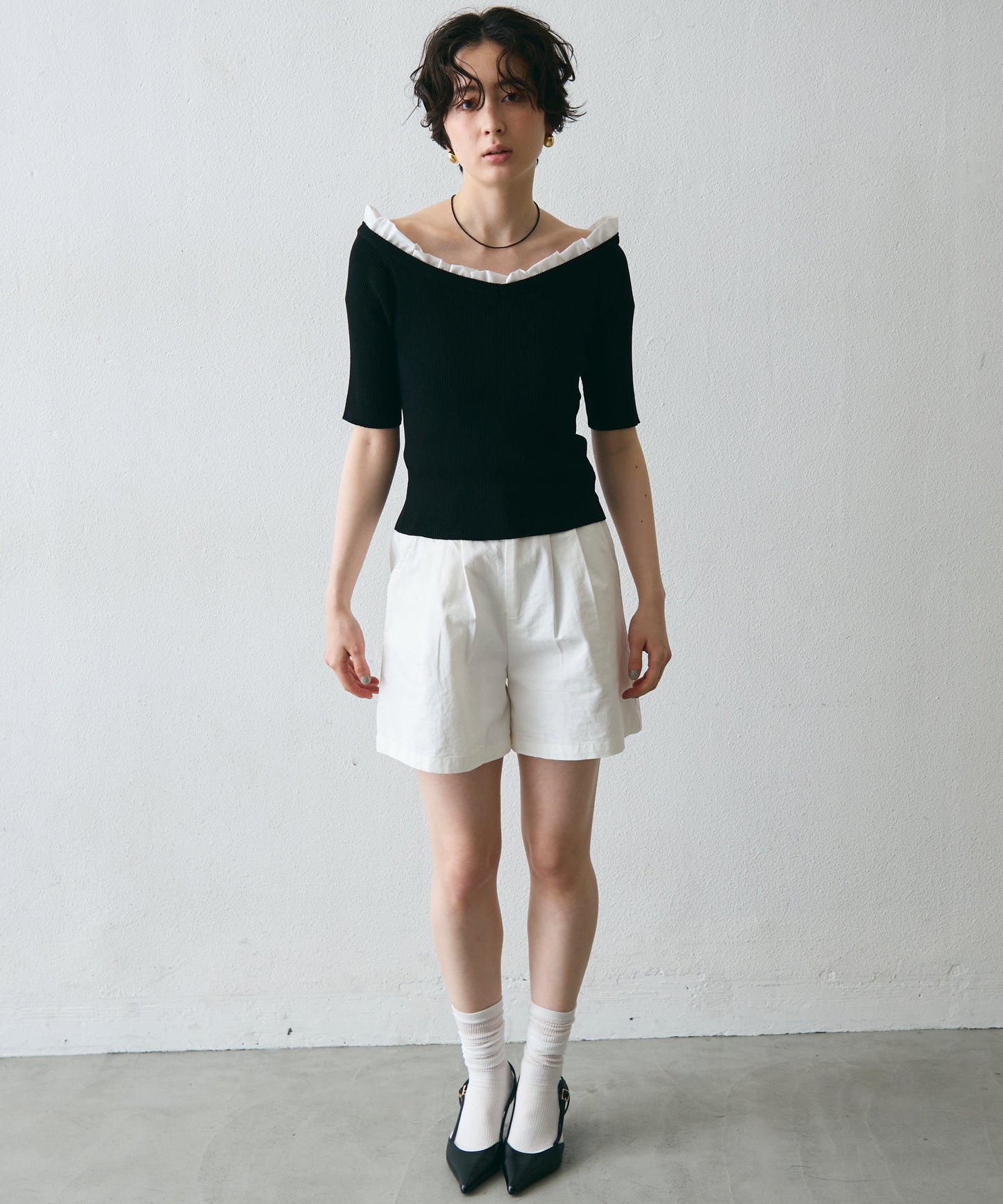 フリル付きオフショルプルオーバー