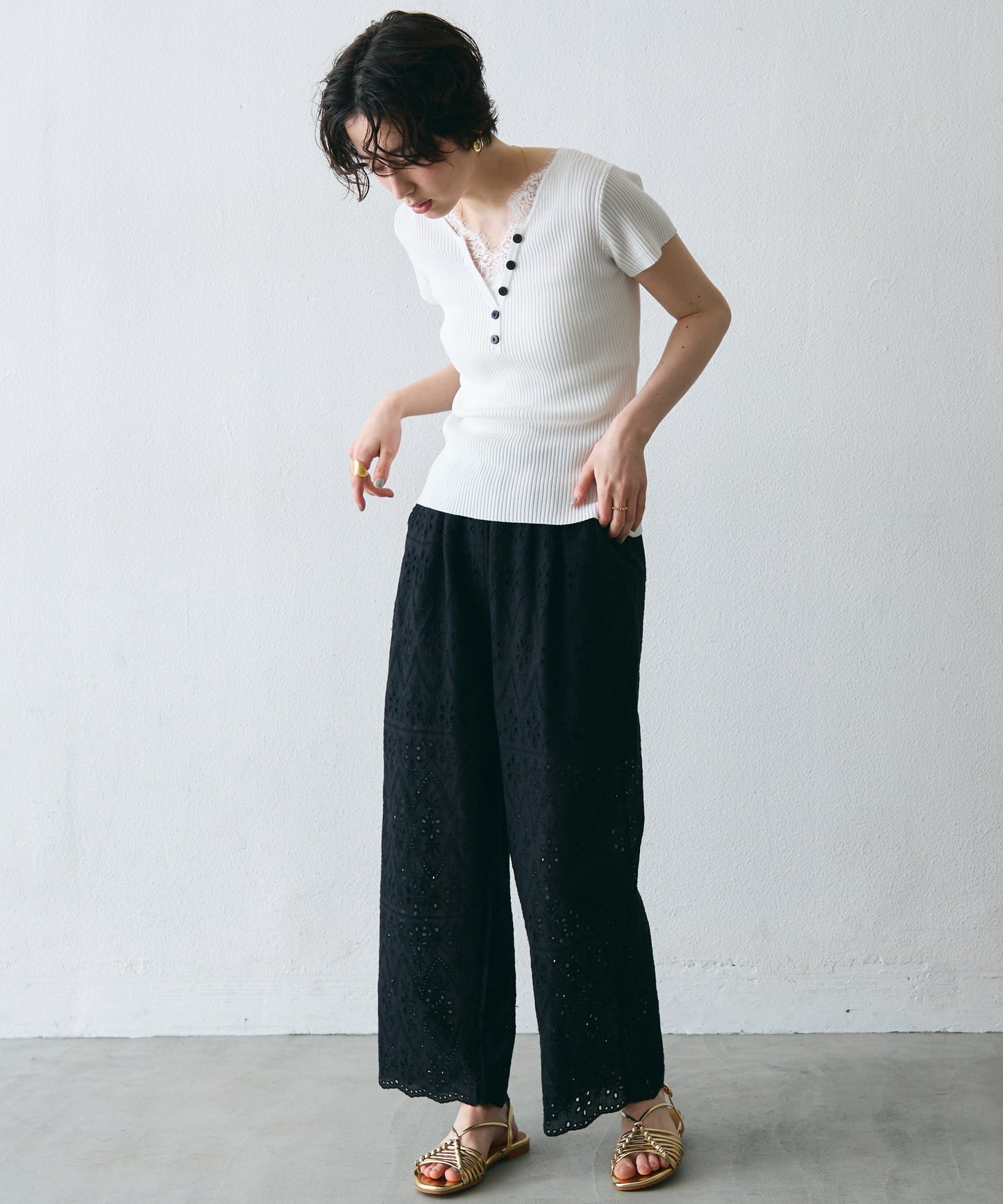 レースレイヤードヘンリーネックハーフスリーブリブニット