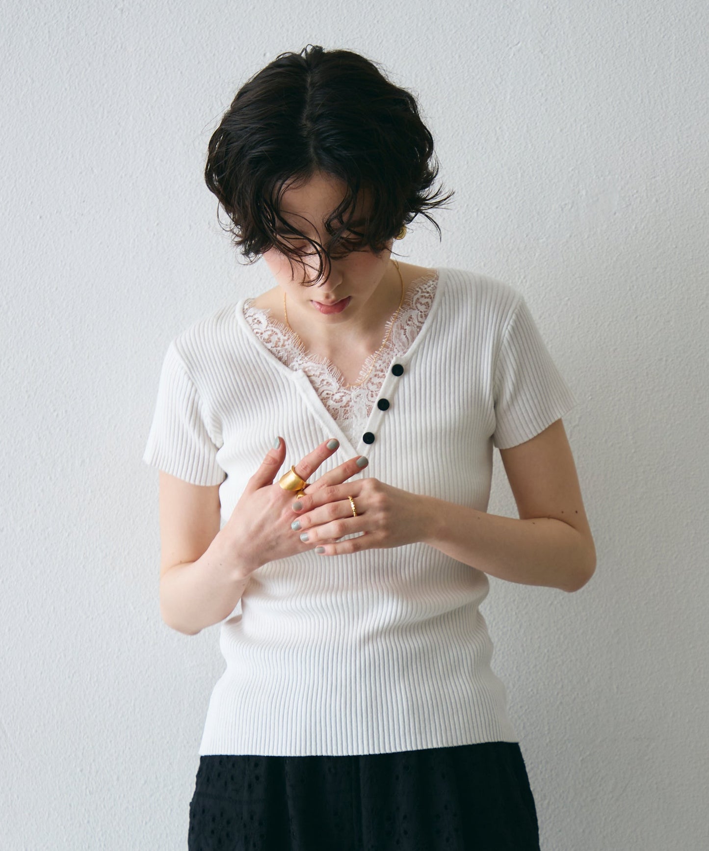 レースレイヤードヘンリーネックハーフスリーブリブニット