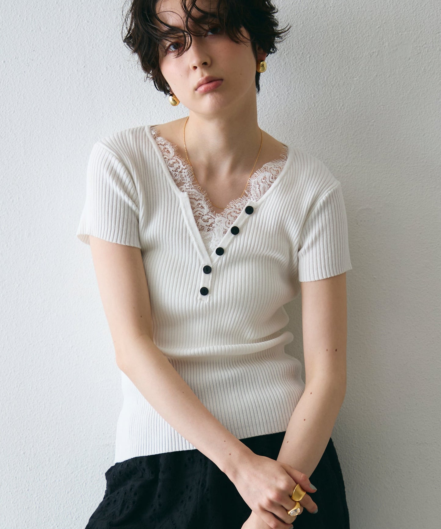 レースレイヤードヘンリーネックハーフスリーブリブニット