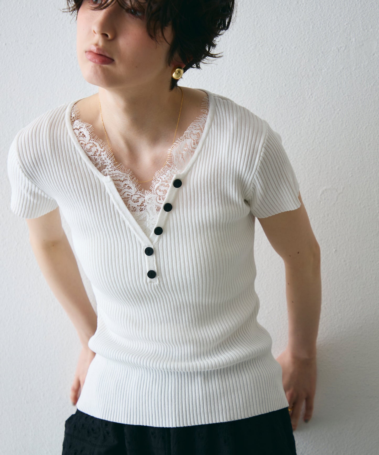 レースレイヤードヘンリーネックハーフスリーブリブニット