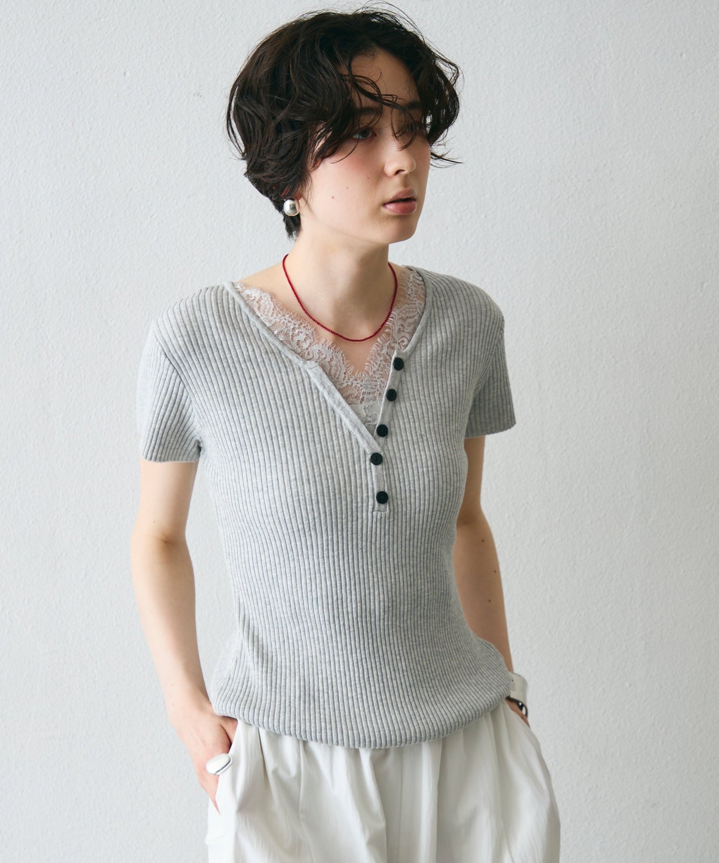 レースレイヤードヘンリーネックハーフスリーブリブニット