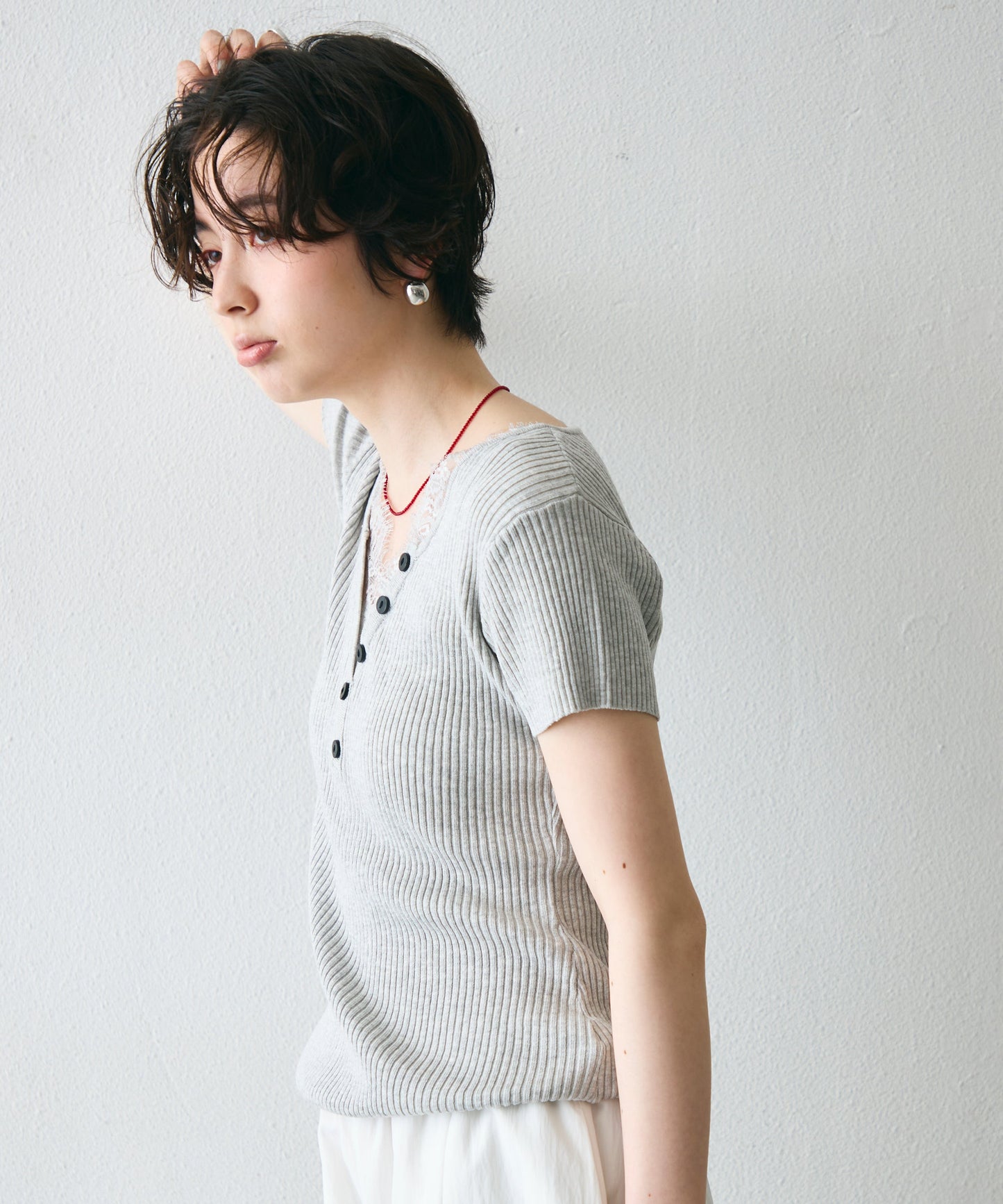 レースレイヤードヘンリーネックハーフスリーブリブニット