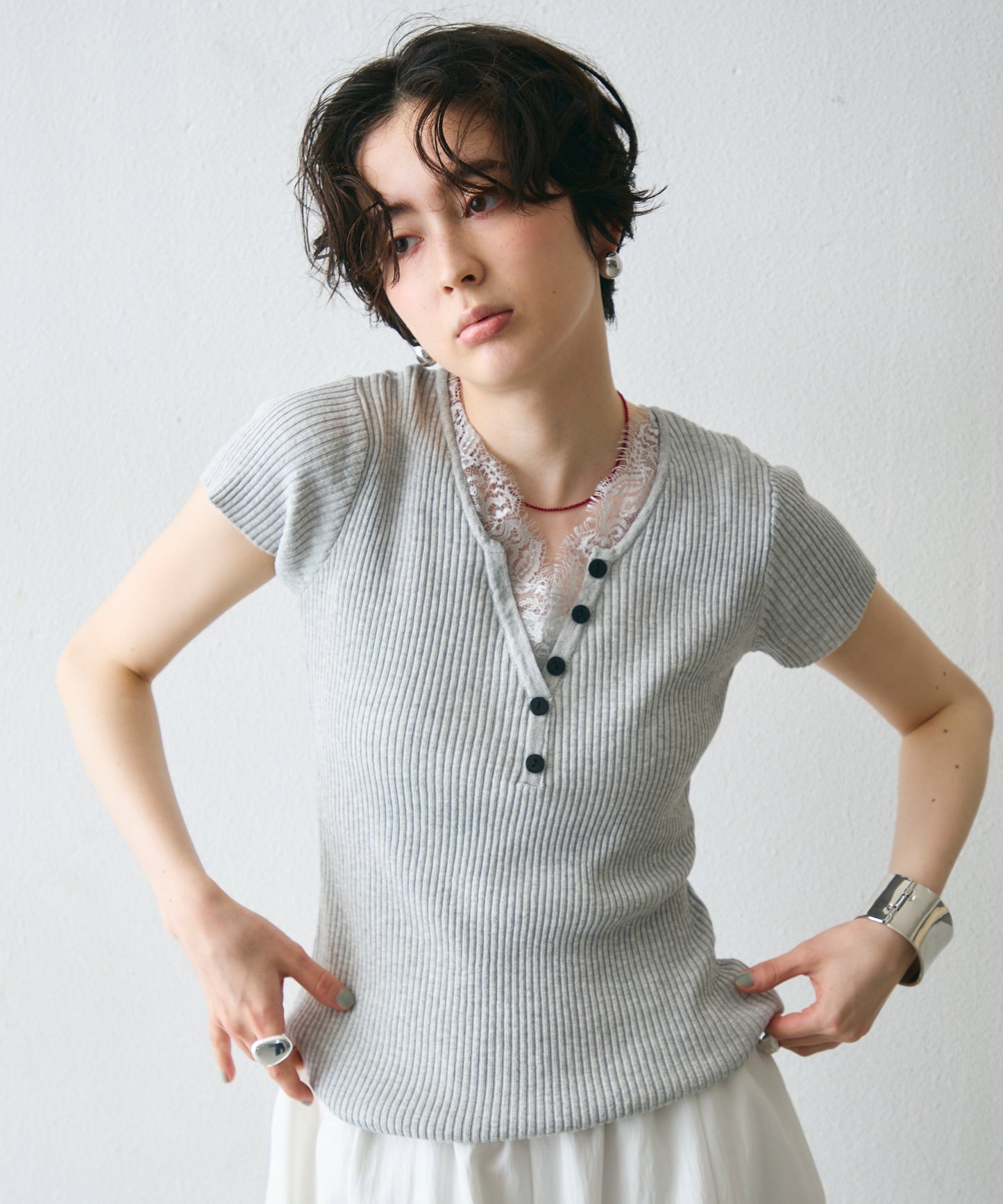 レースレイヤードヘンリーネックハーフスリーブリブニット