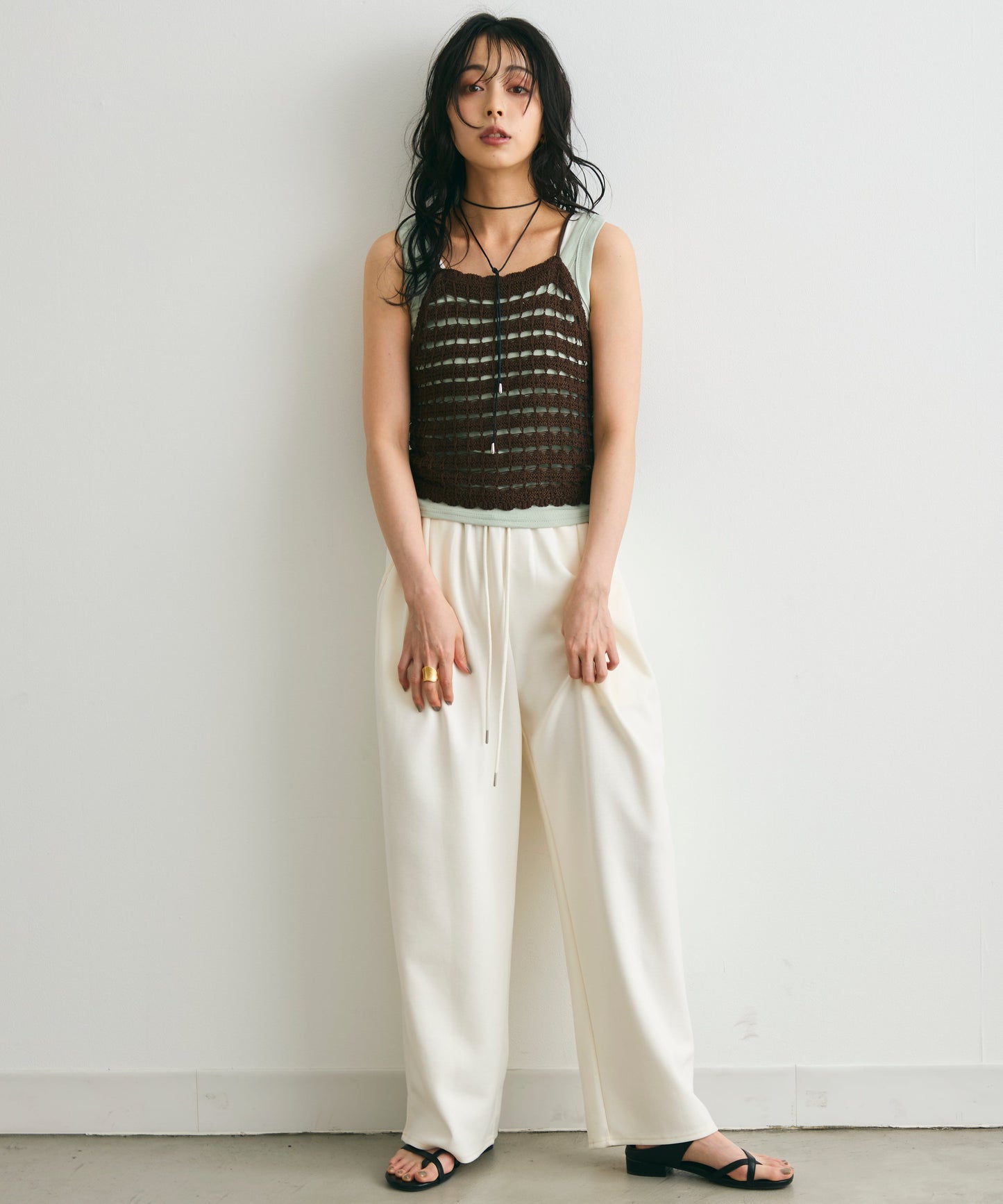 透かし編みニットキャミ