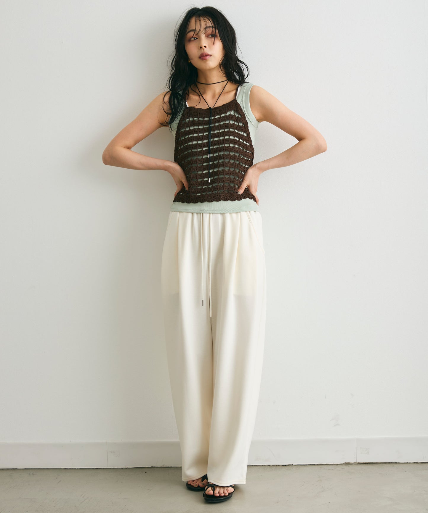 透かし編みニットキャミ