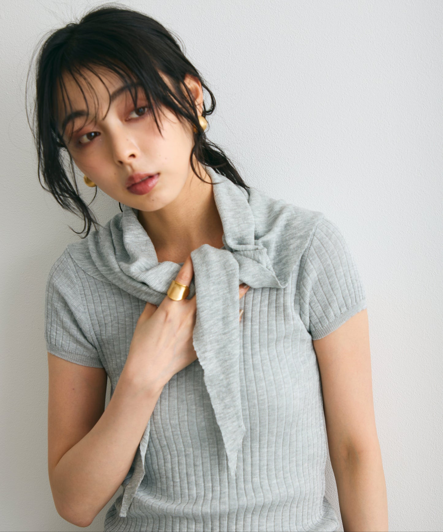 スカーフ付きリブニット