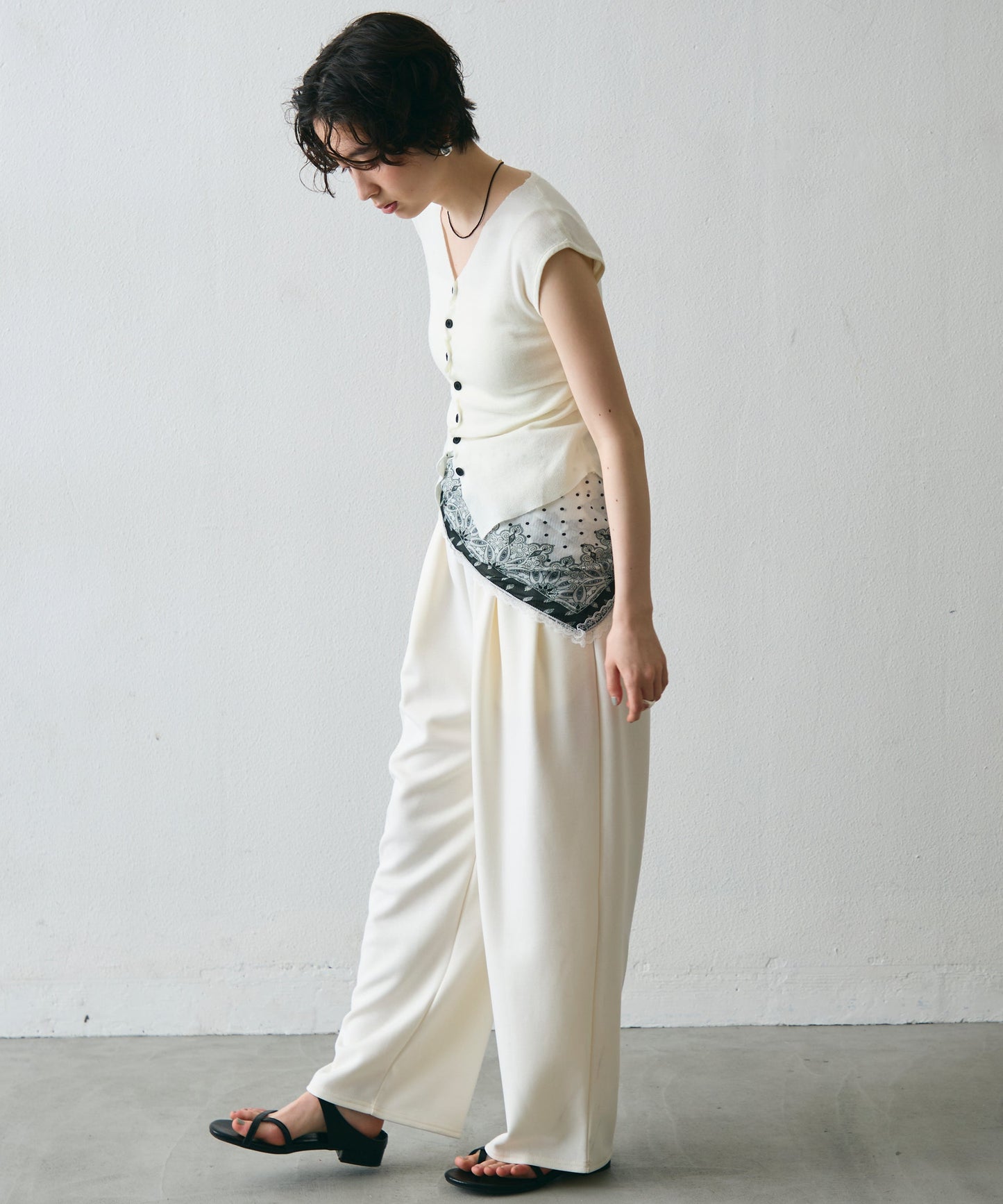 クロスボタンフレンチスリーブニット