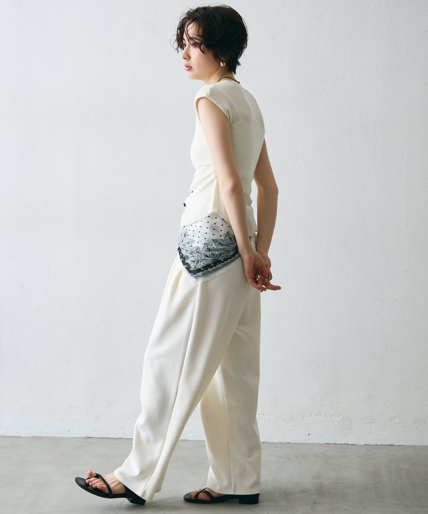 クロスボタンフレンチスリーブニット