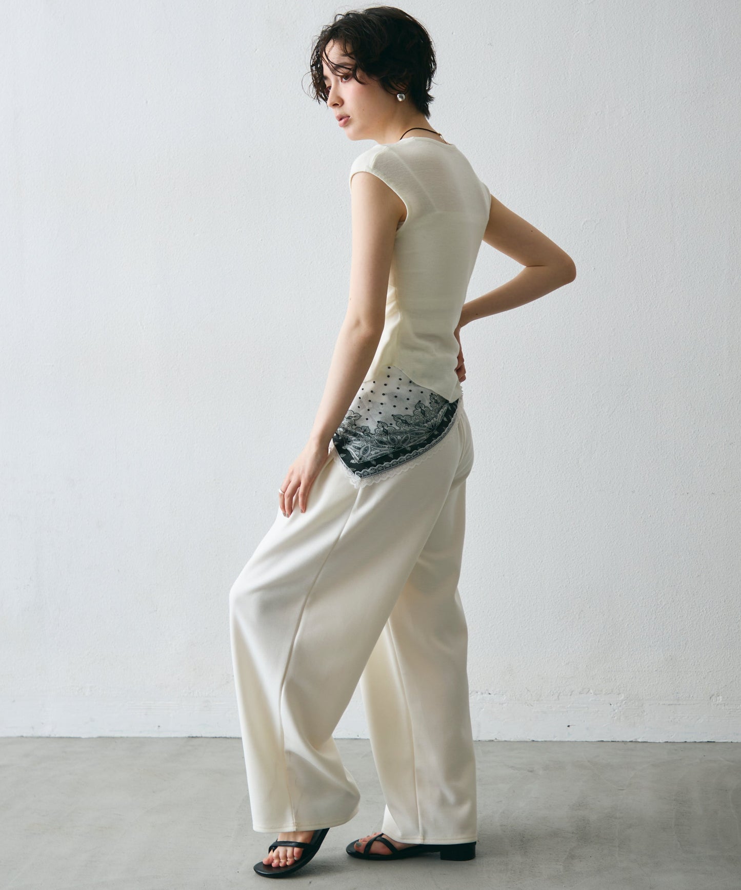 クロスボタンフレンチスリーブニット