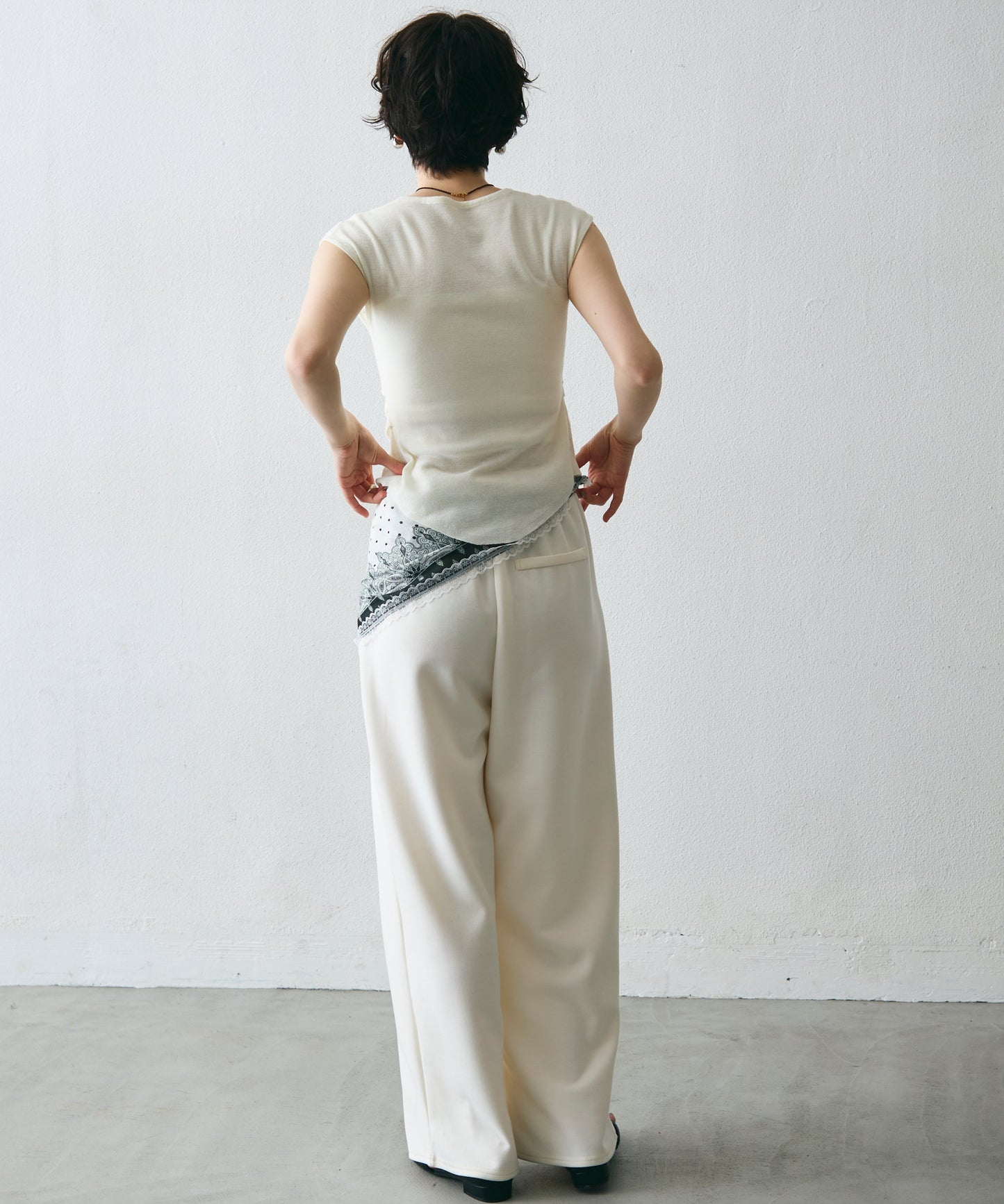 クロスボタンフレンチスリーブニット