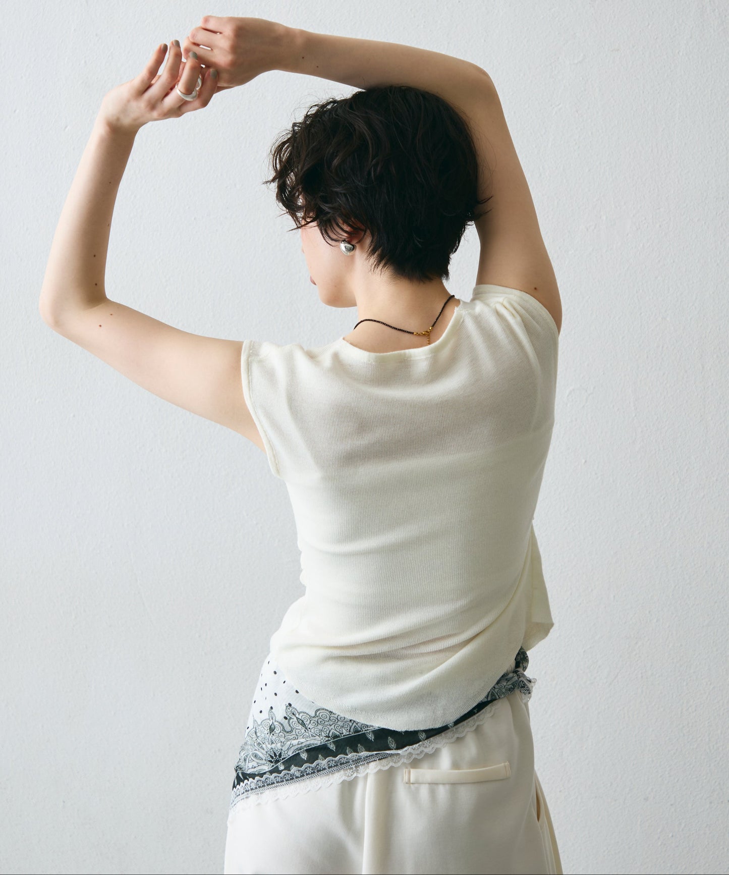 クロスボタンフレンチスリーブニット