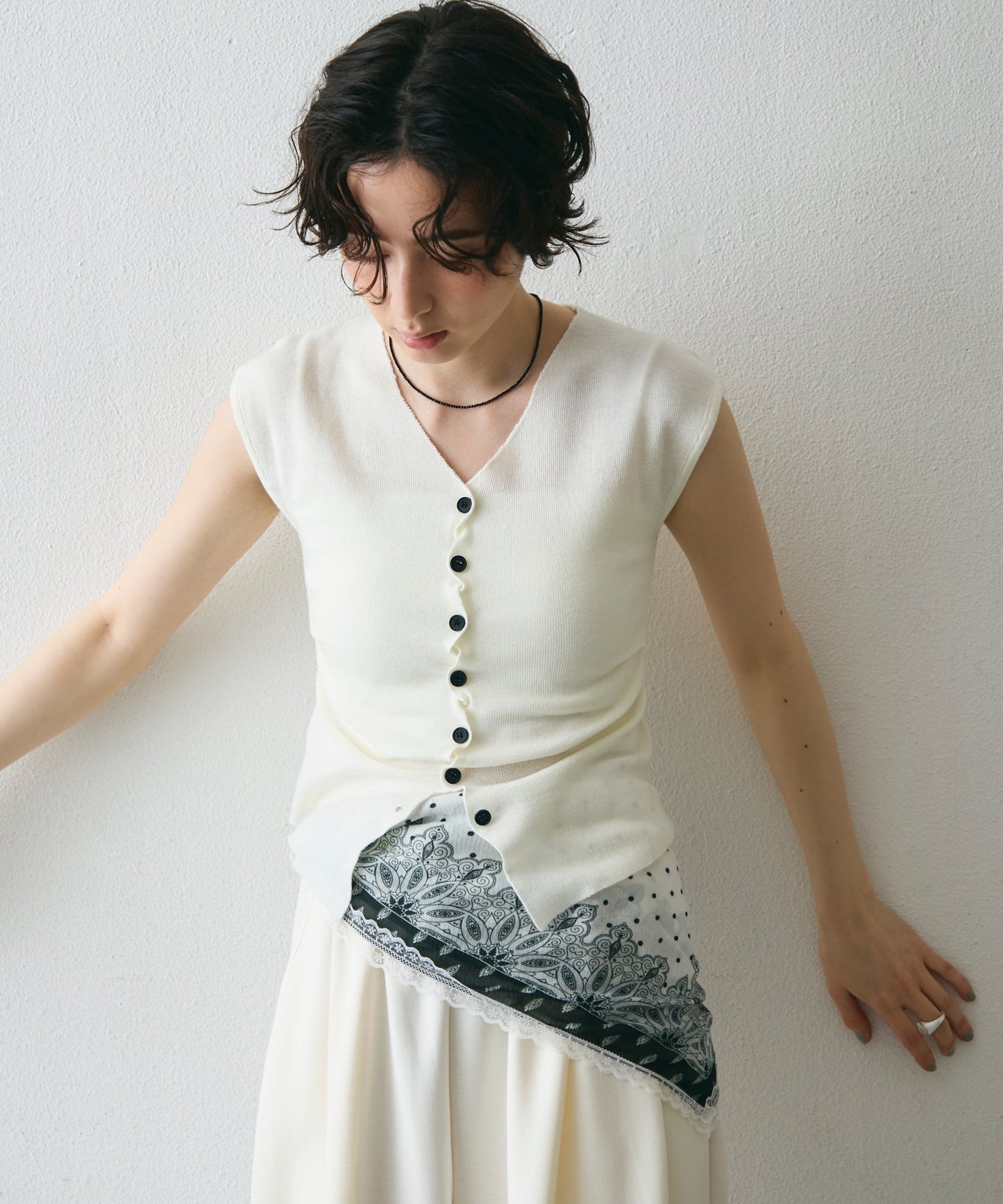 クロスボタンフレンチスリーブニット