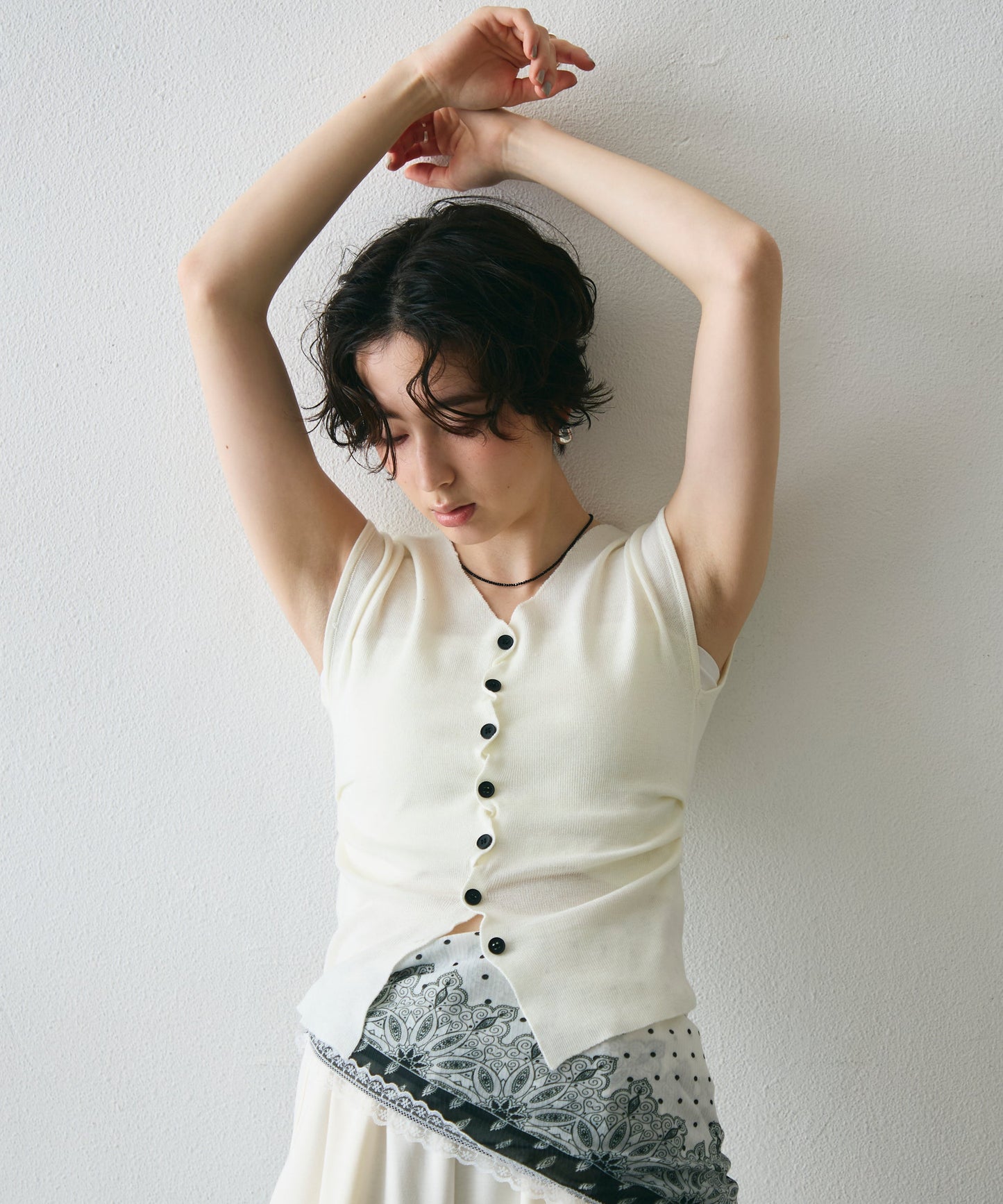 クロスボタンフレンチスリーブニット