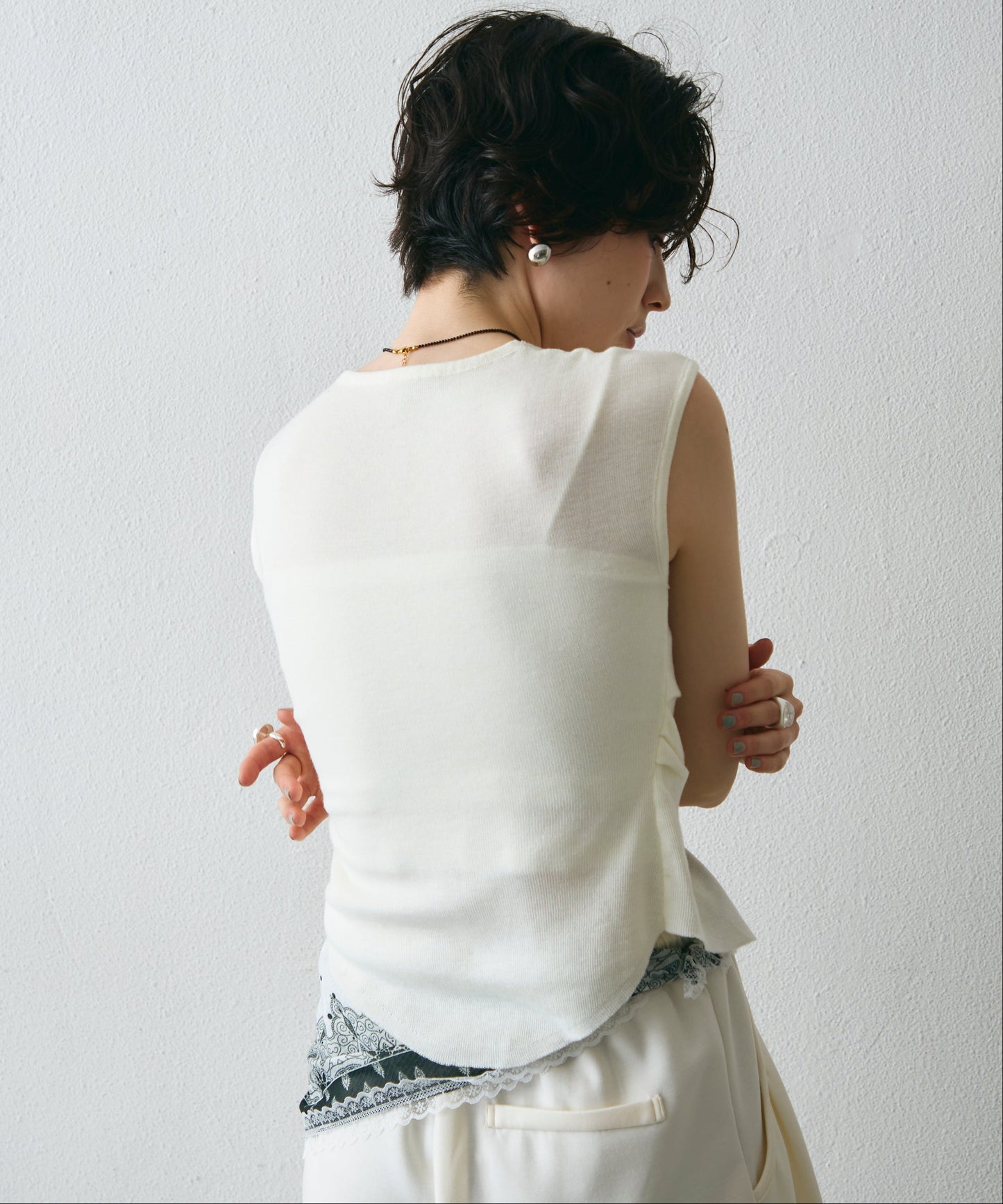 クロスボタンフレンチスリーブニット