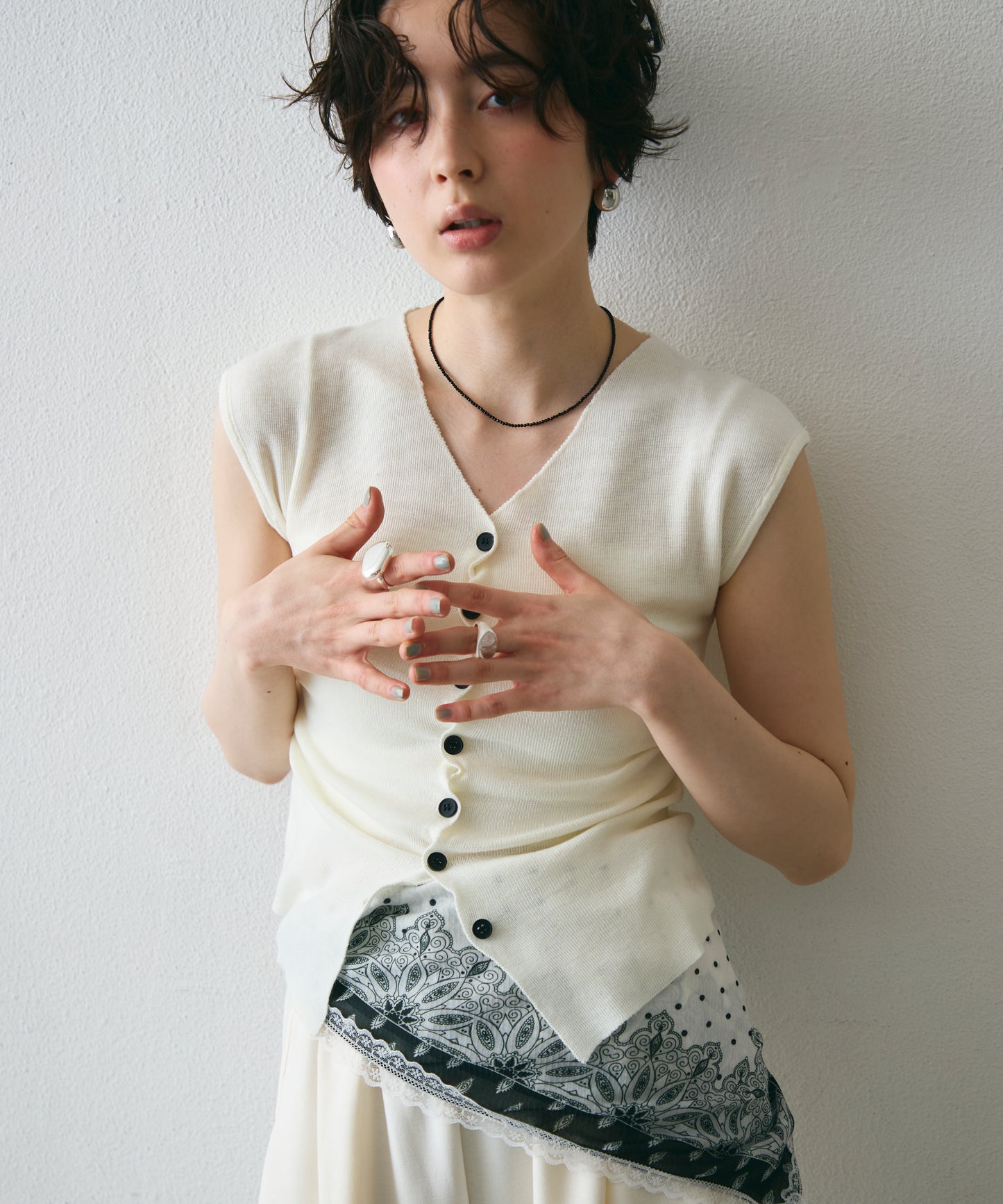 クロスボタンフレンチスリーブニット