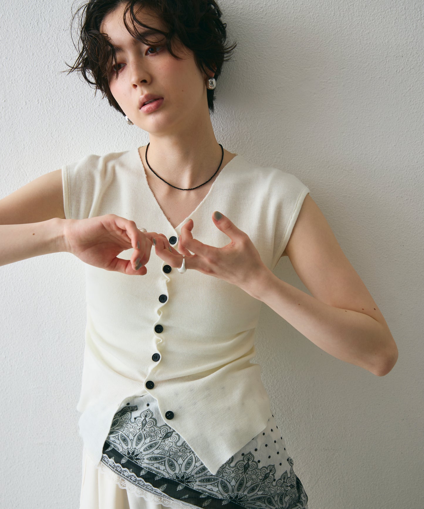 クロスボタンフレンチスリーブニット