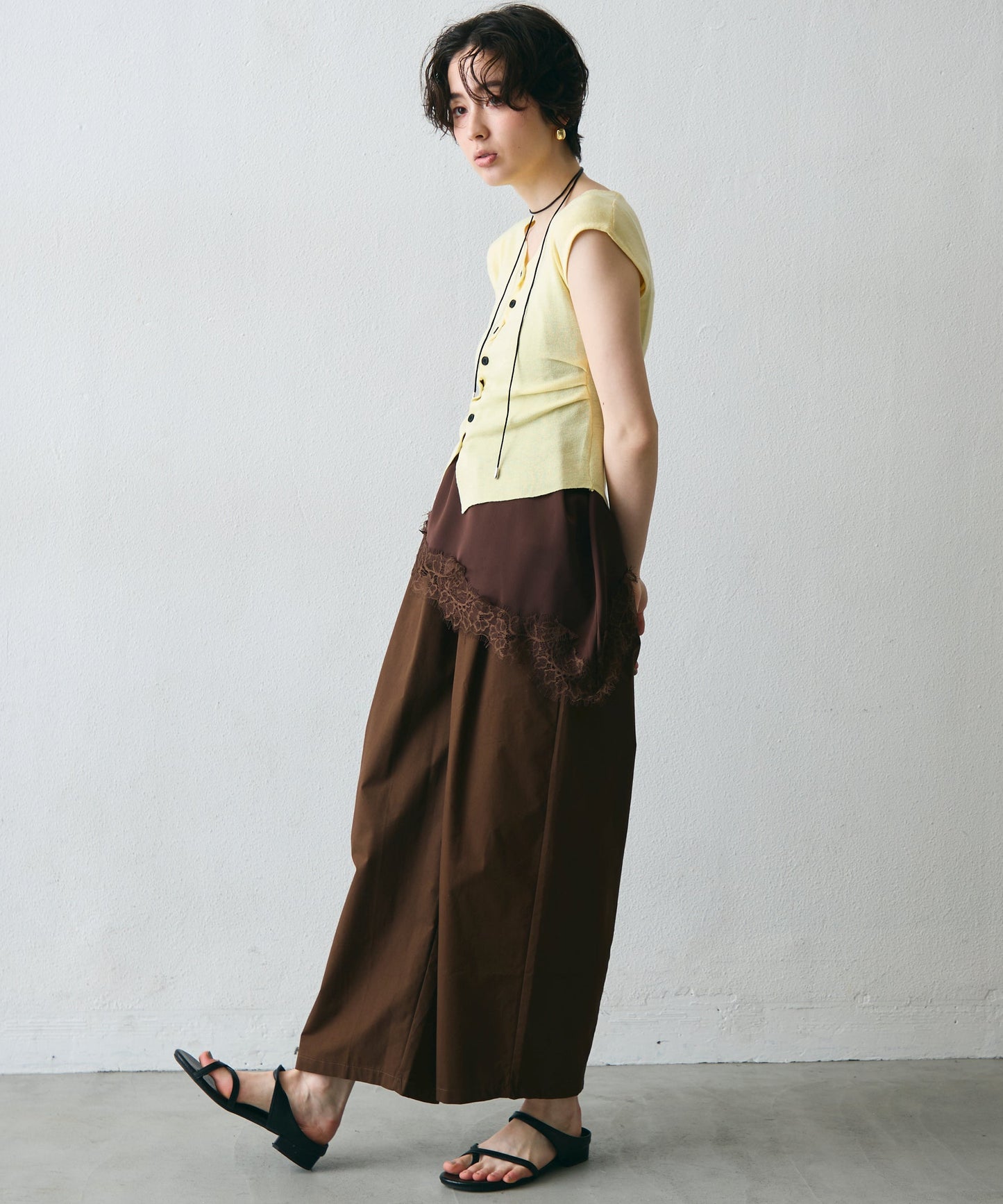 クロスボタンフレンチスリーブニット