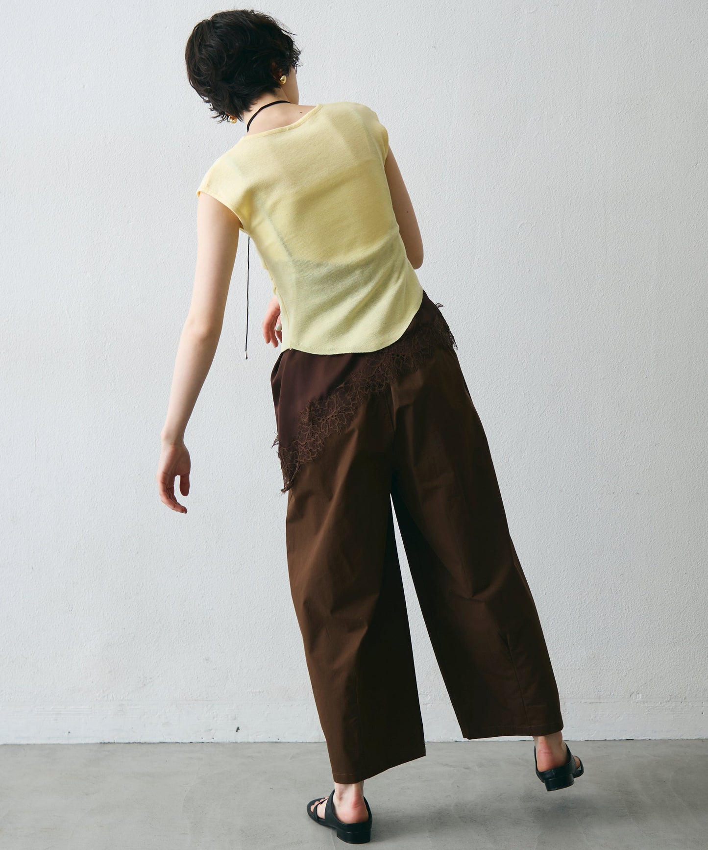 クロスボタンフレンチスリーブニット