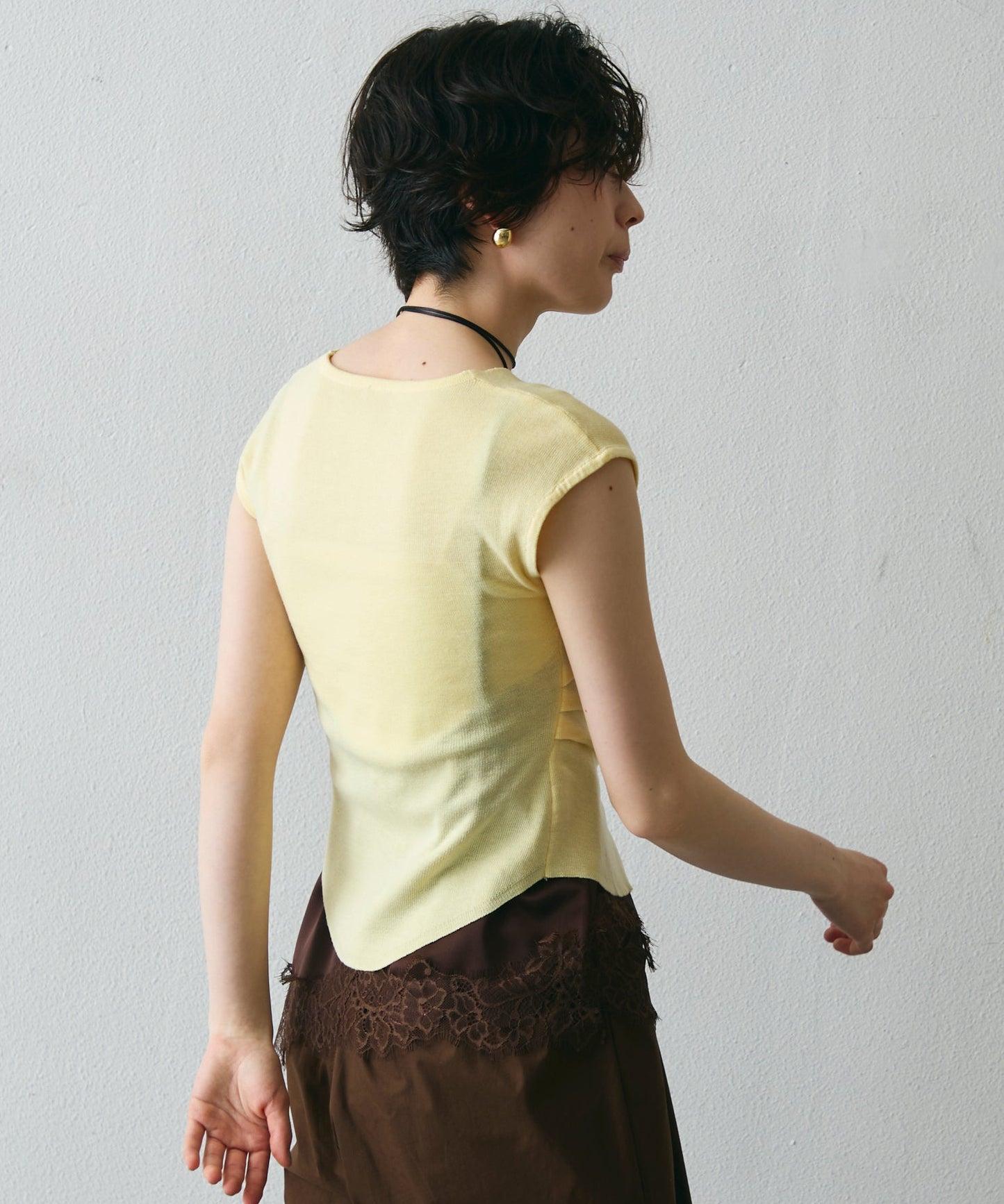 クロスボタンフレンチスリーブニット