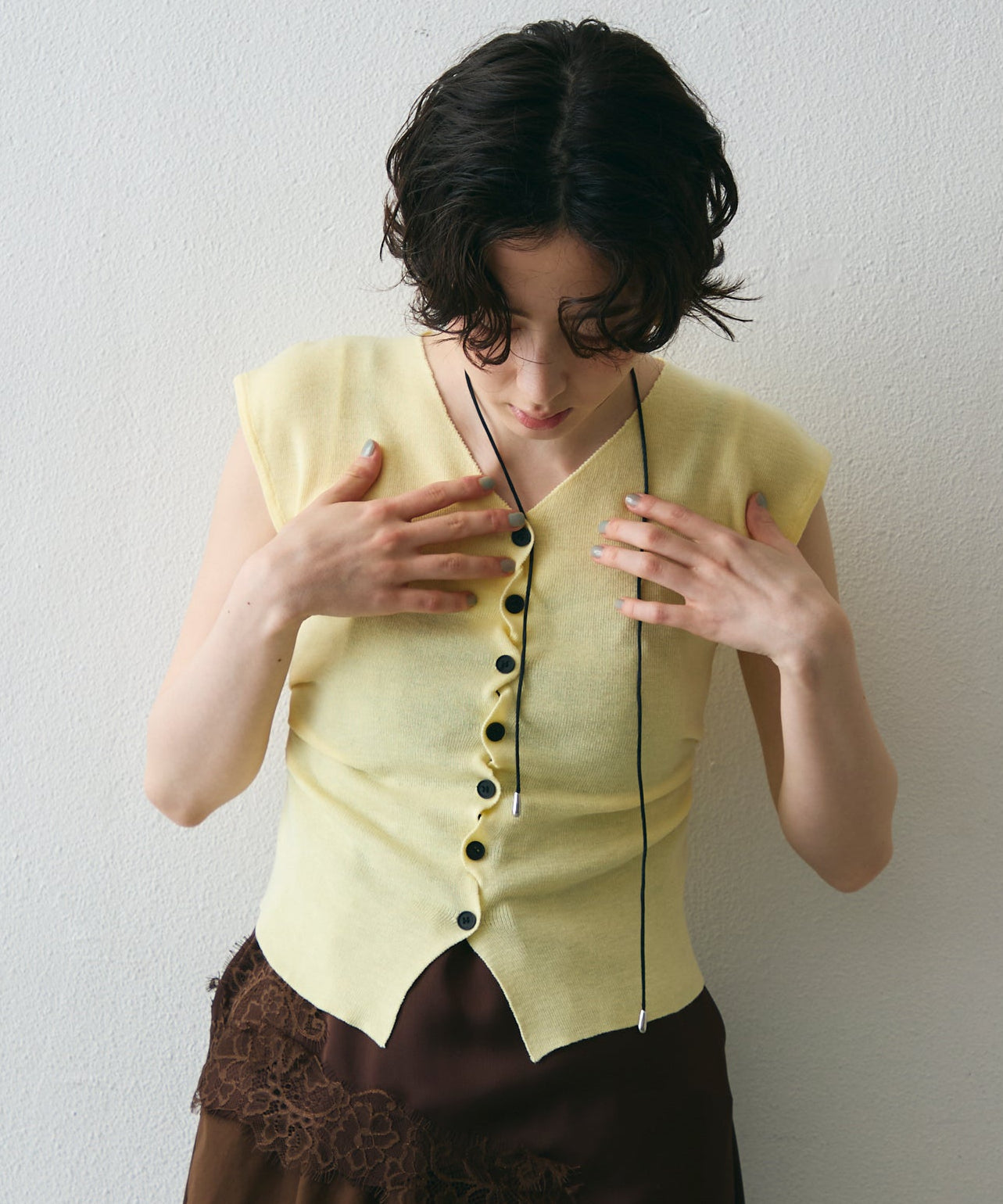 クロスボタンフレンチスリーブニット