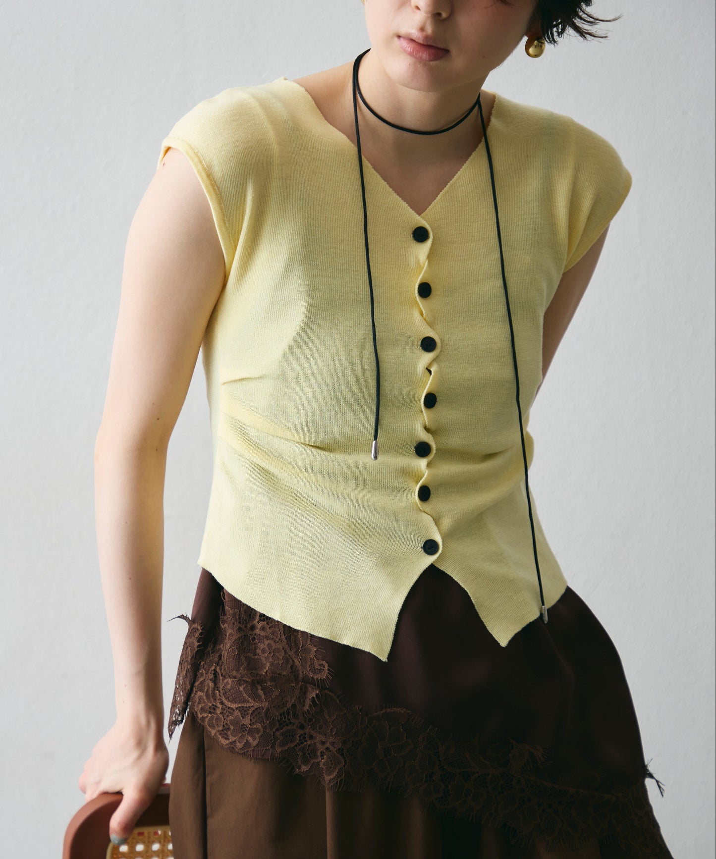 クロスボタンフレンチスリーブニット