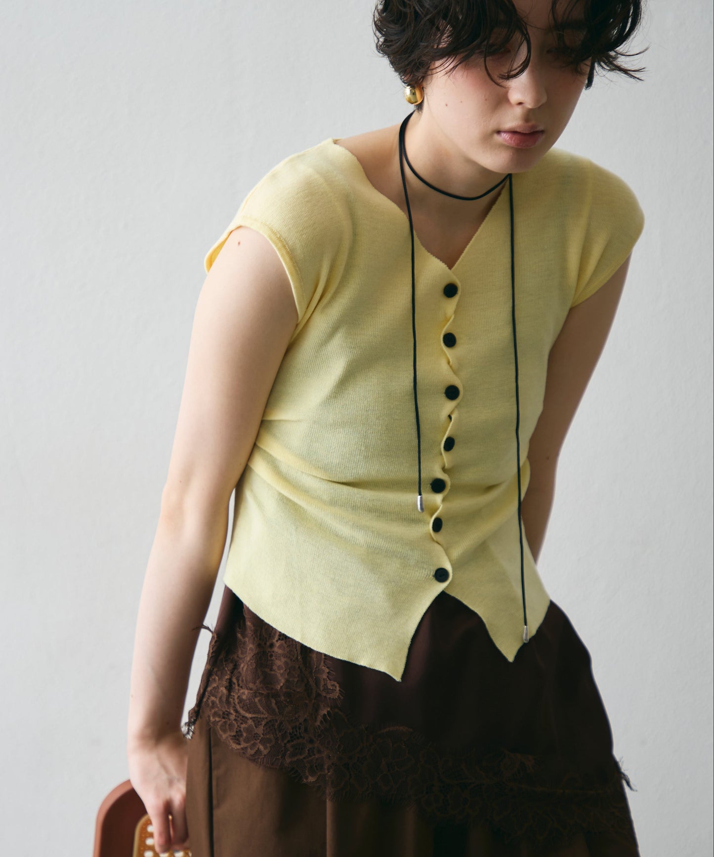 クロスボタンフレンチスリーブニット