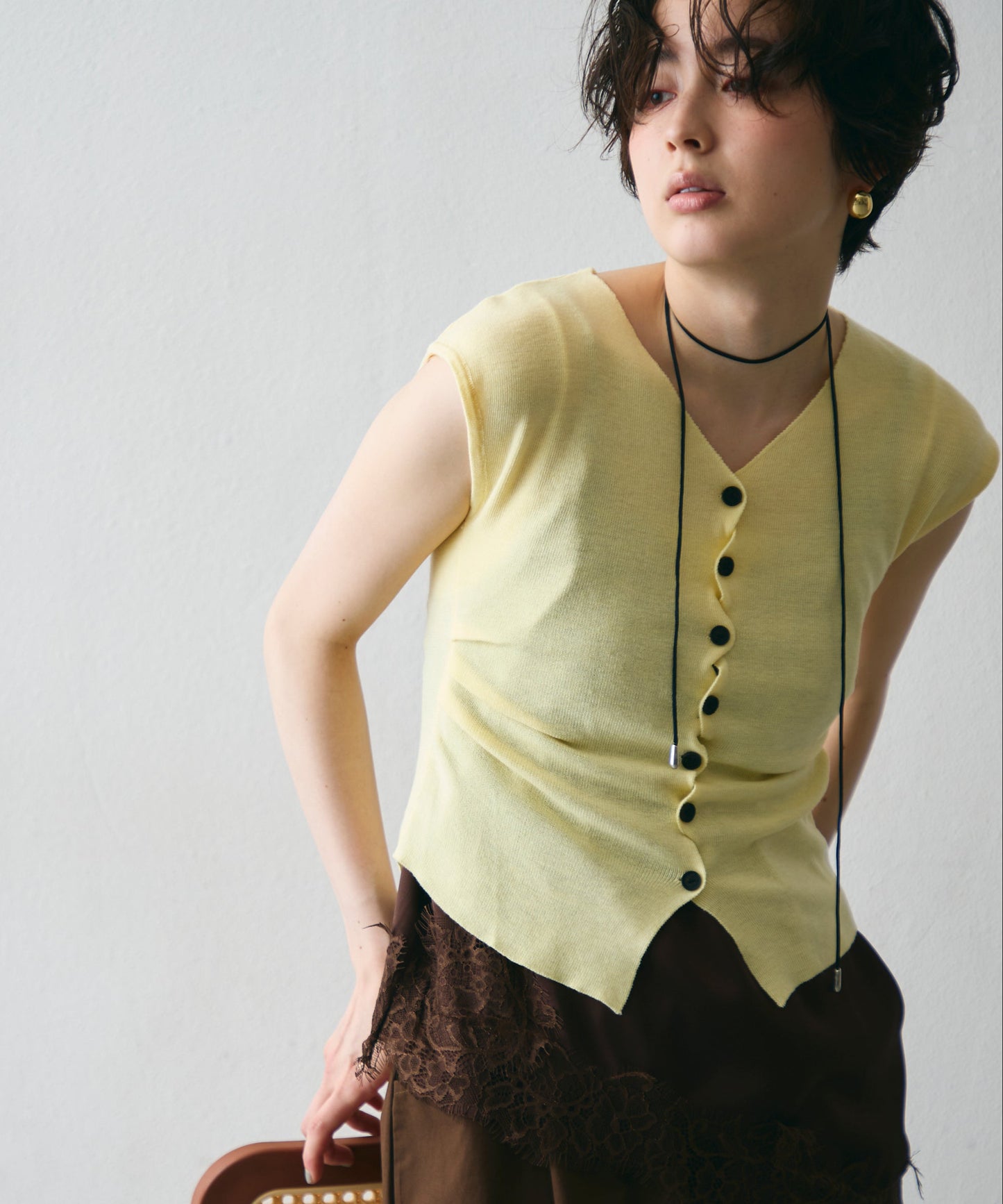 クロスボタンフレンチスリーブニット